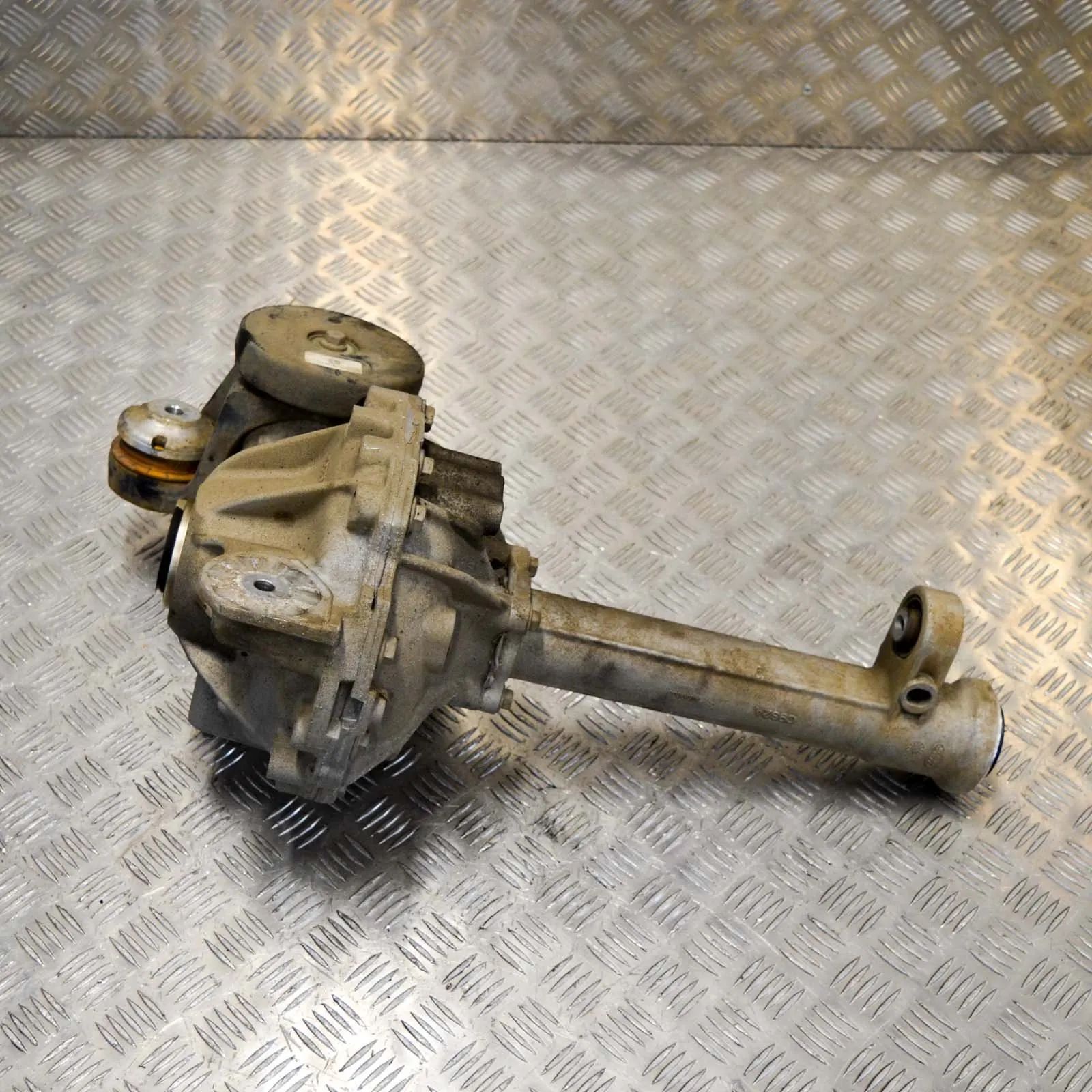 Land Rover Discovery etutasauspyörästö Front differential — LAND ROVER DISCOVERY (V L4...