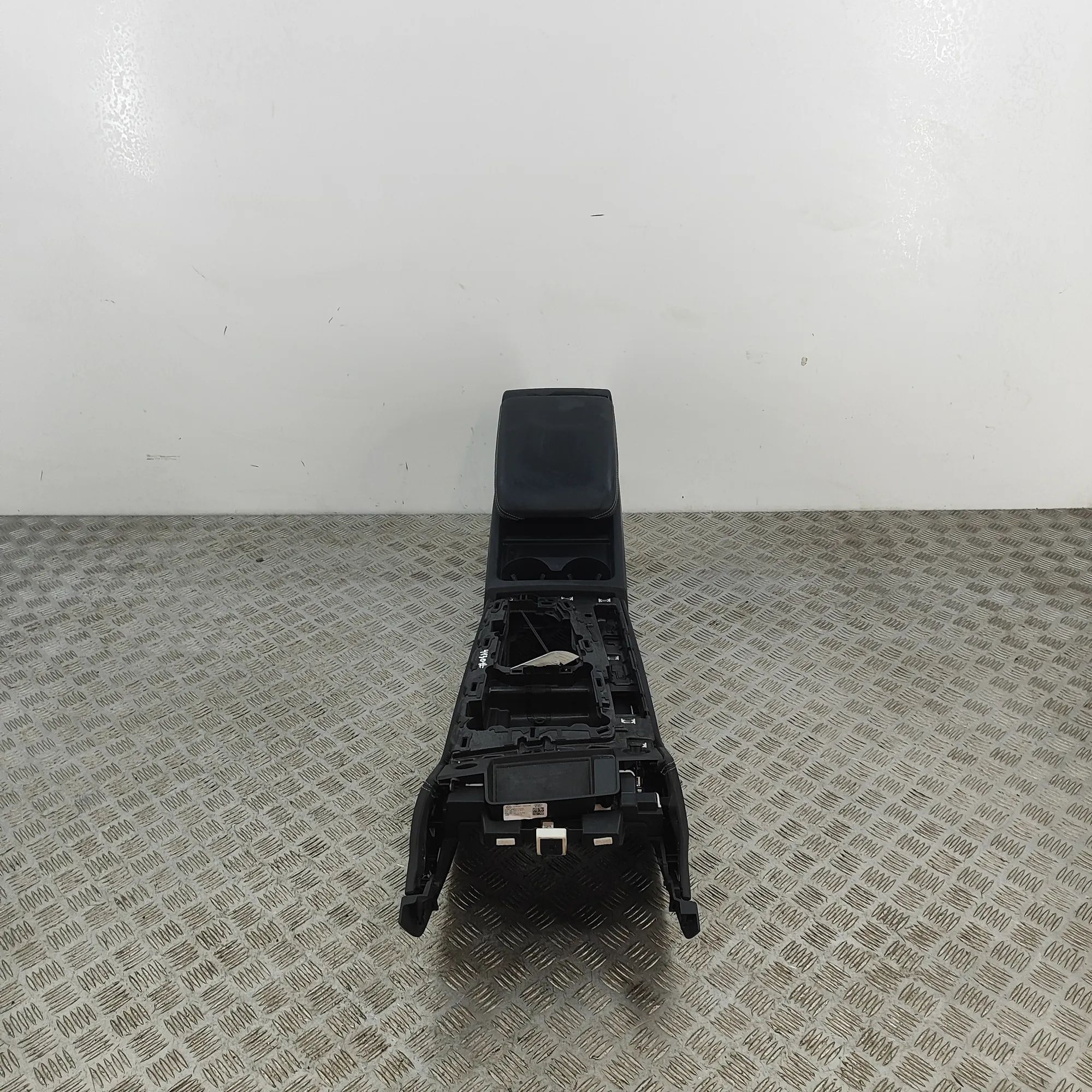 Audi Q5 (FY) center console center Console — AUDI Q5 (FY) (2016-...) — 80C8...