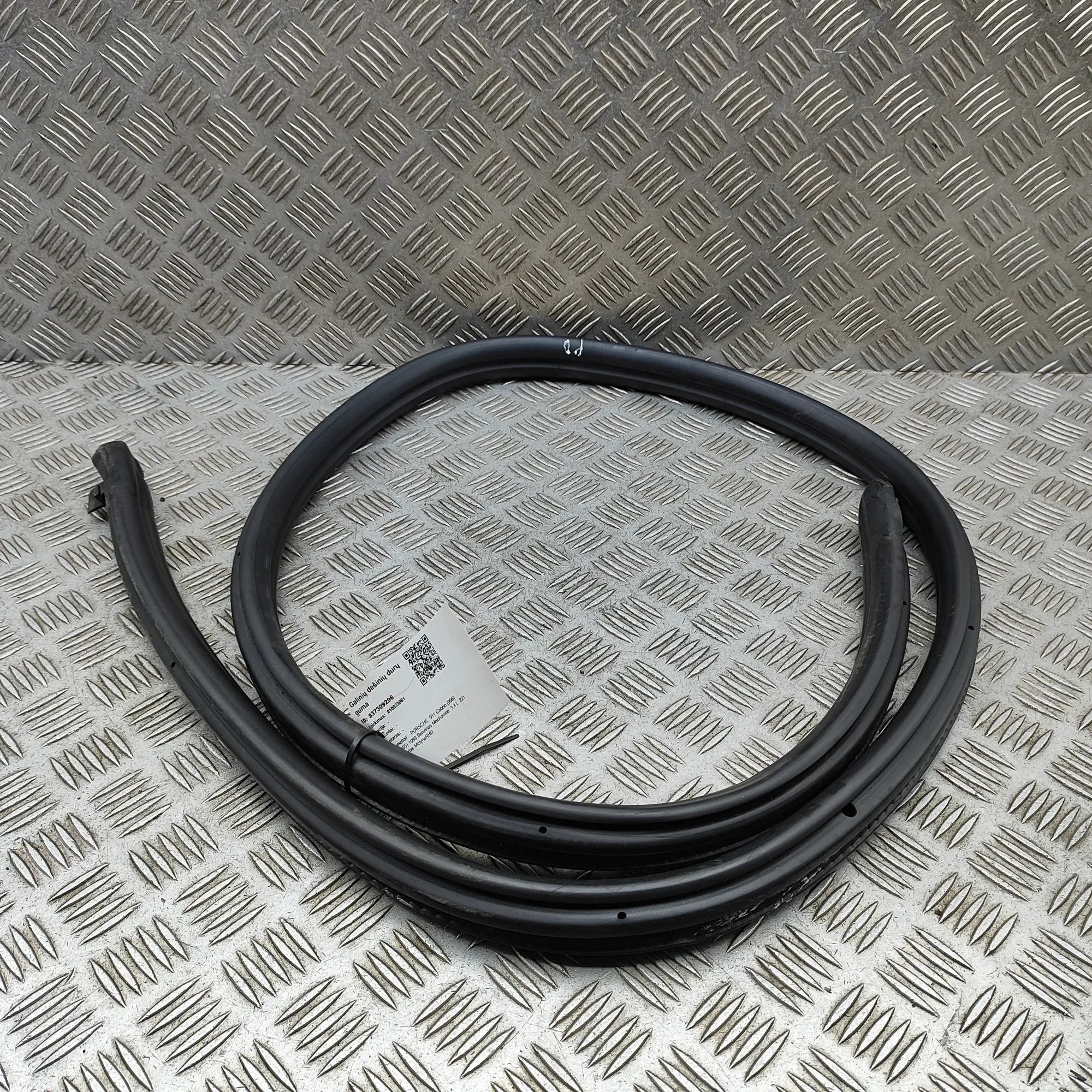 Porsche 911 (996) Door rubber seal — rear right Door rubber seal — rear right — PORSCHE 911 (Ca...