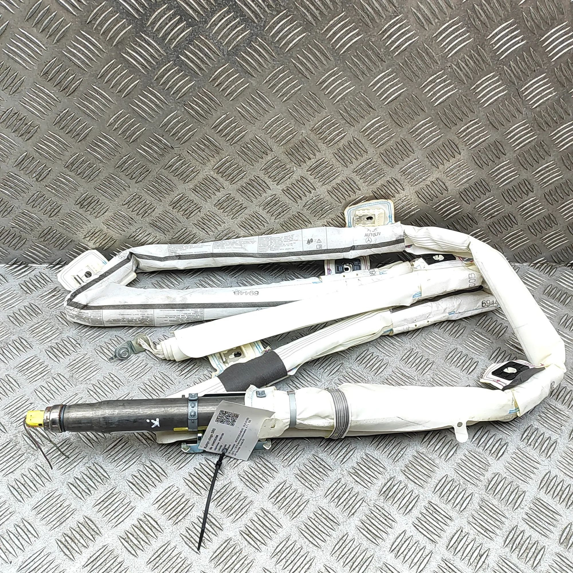 Mercedes-Benz GL / GLS (X166) Left Side Roof Safety Curtain SRS Left Side Roof Safety Curtain SRS — MERCEDES BE...