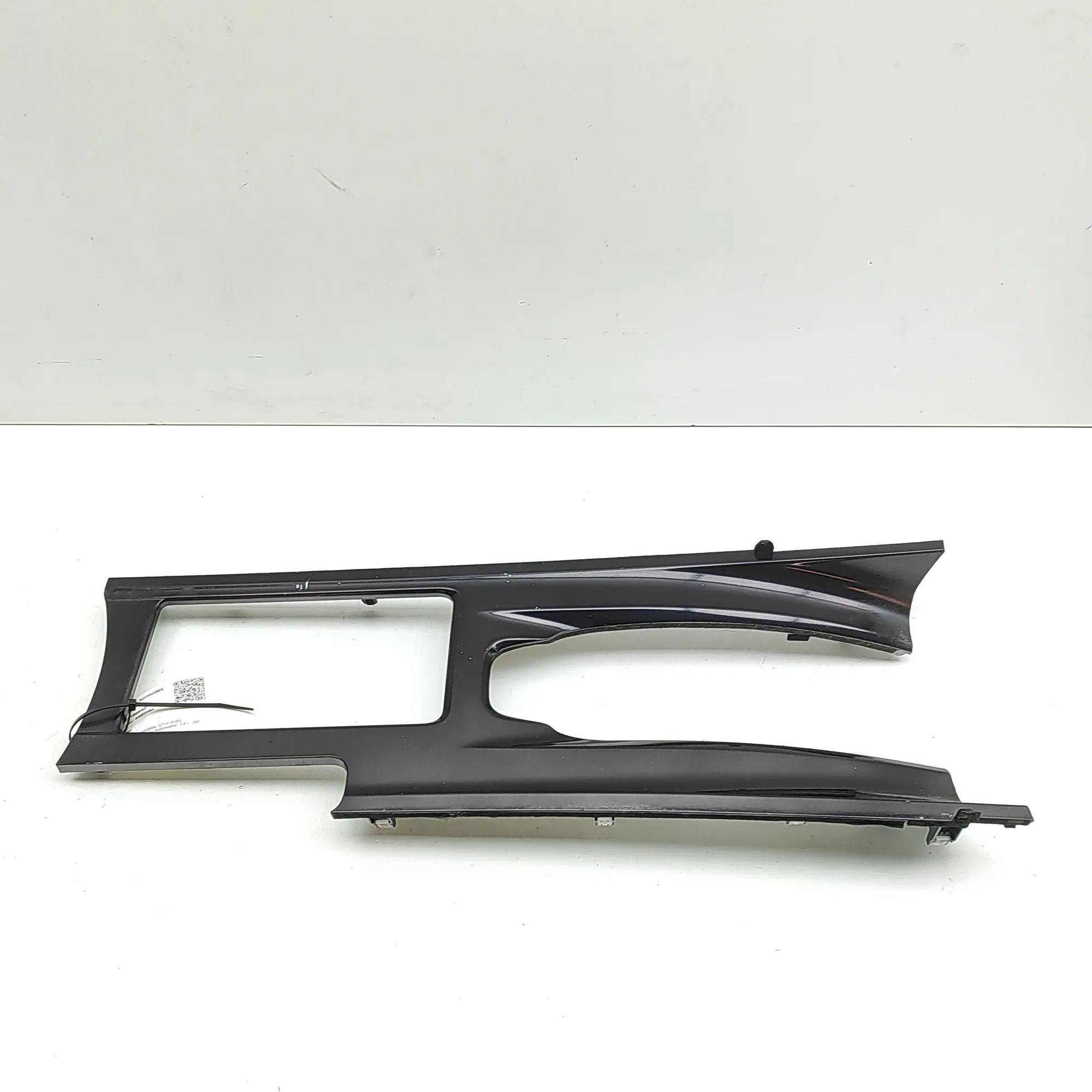 Nissan GT-R Centre console trim Centre console trim — NISSAN GT-R (R35) (2007-....