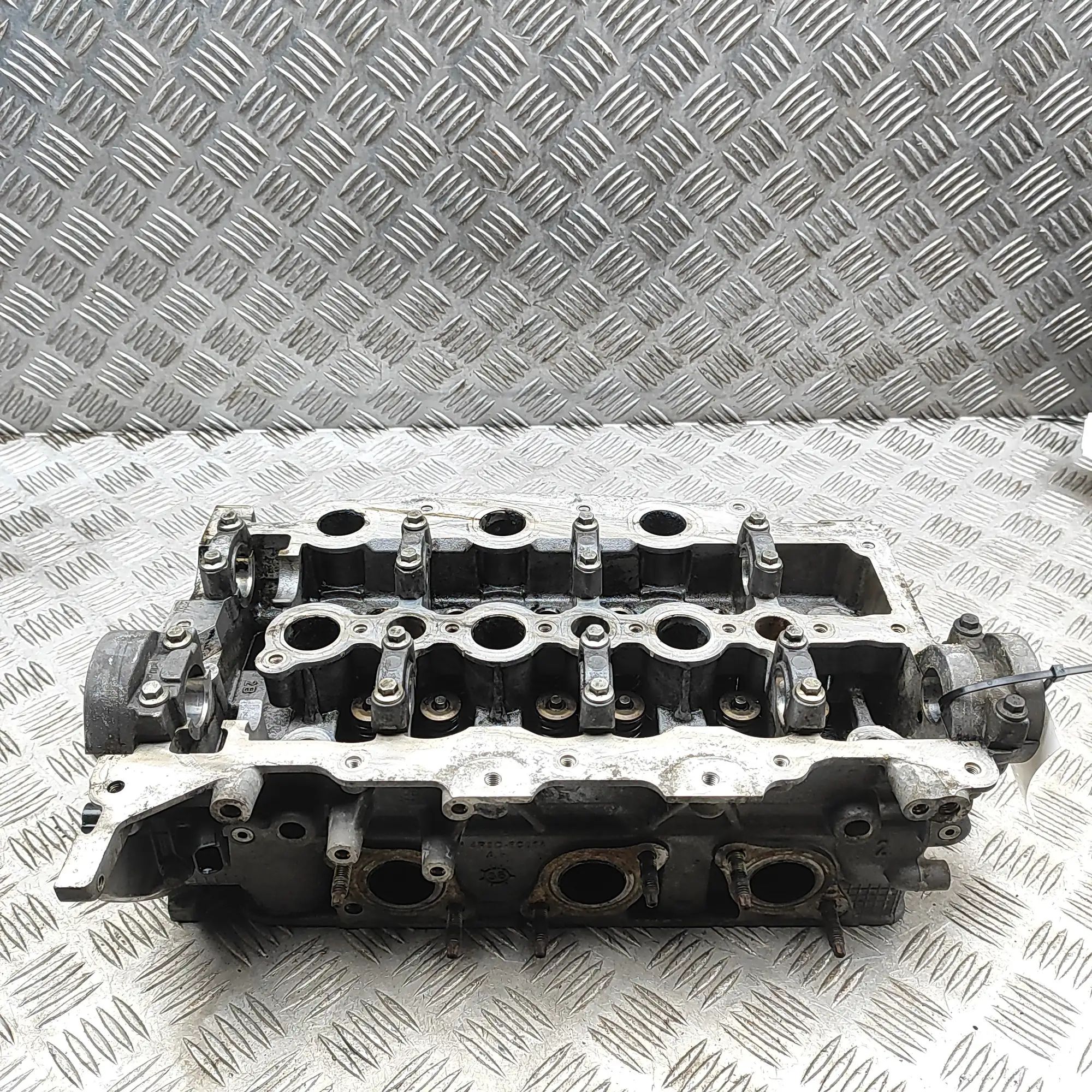 Land Rover Discovery Left Side Engine Head Left Side Engine Head — LAND ROVER DISCOVERY (I...