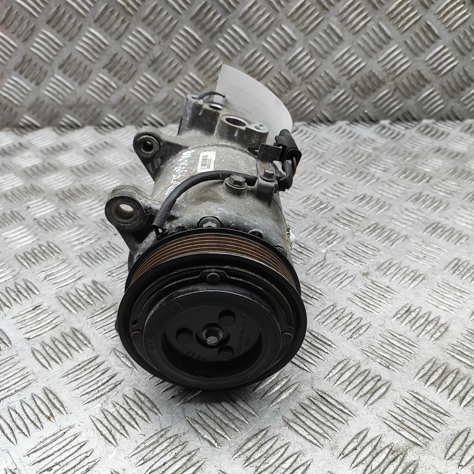 BMW X3 (E83) Air-conditioning compressor Air-conditioning compressor — BMW X3 (F25) (201...