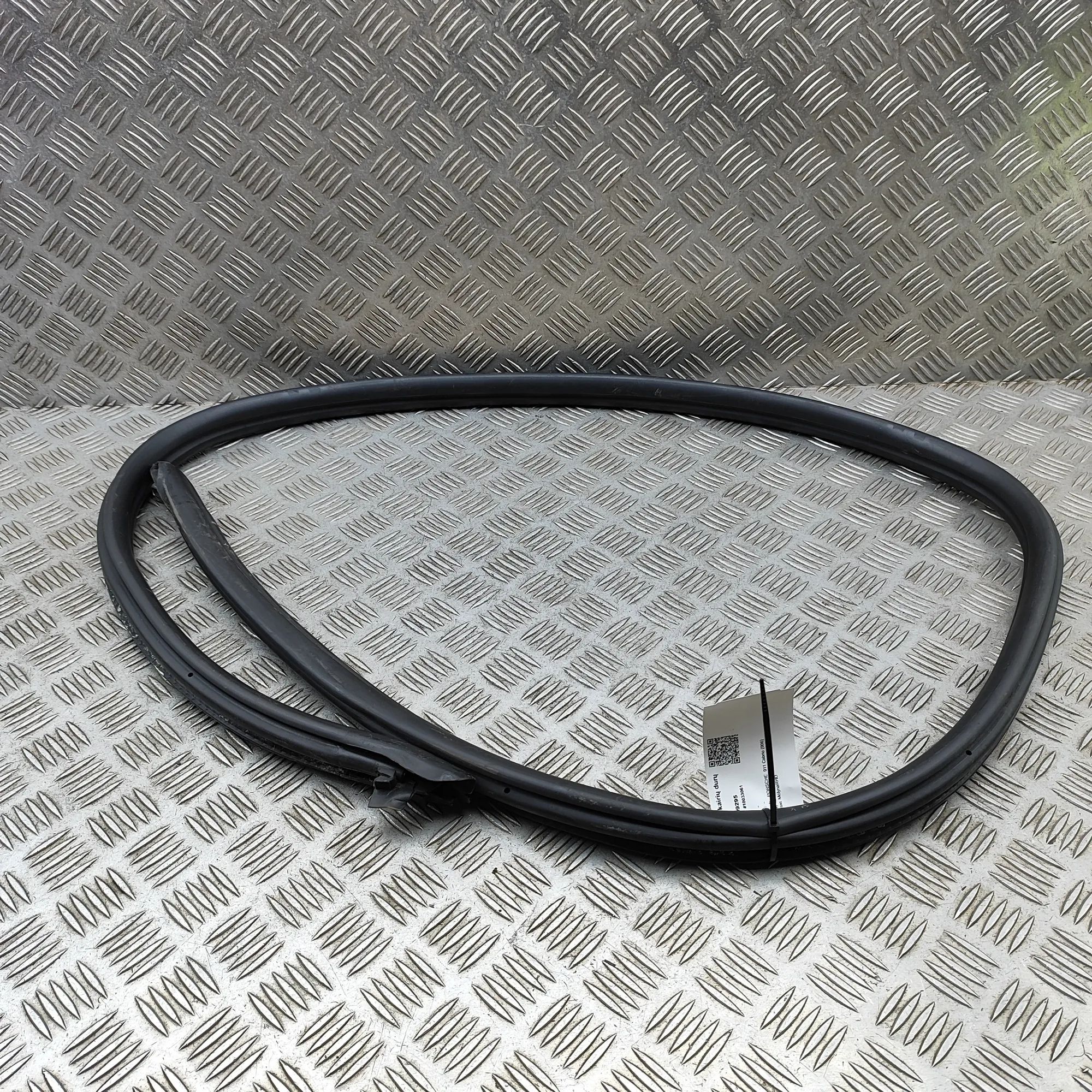 Porsche 911 (996) Door rubber seal — front left Door rubber seal — front left — PORSCHE 911 (Ca...