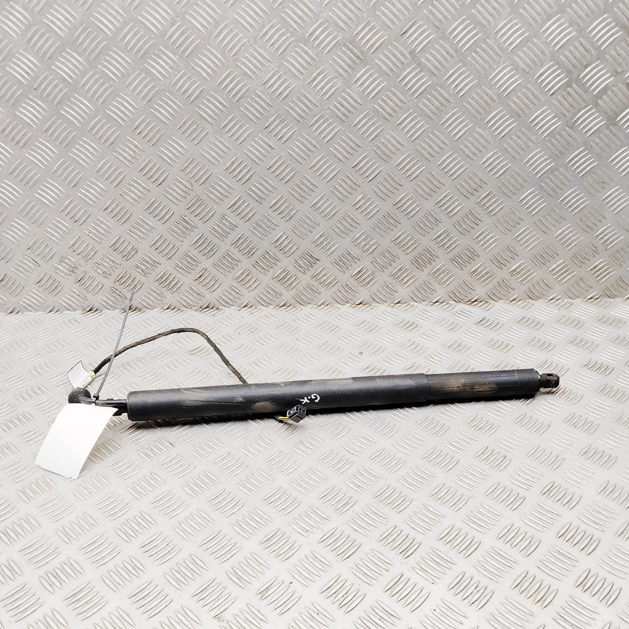 Land Rover Discovery Sport Left Side Tailgate Gas Strut Left Side Tailgate Gas Strut — LAND ROVER DISCO...