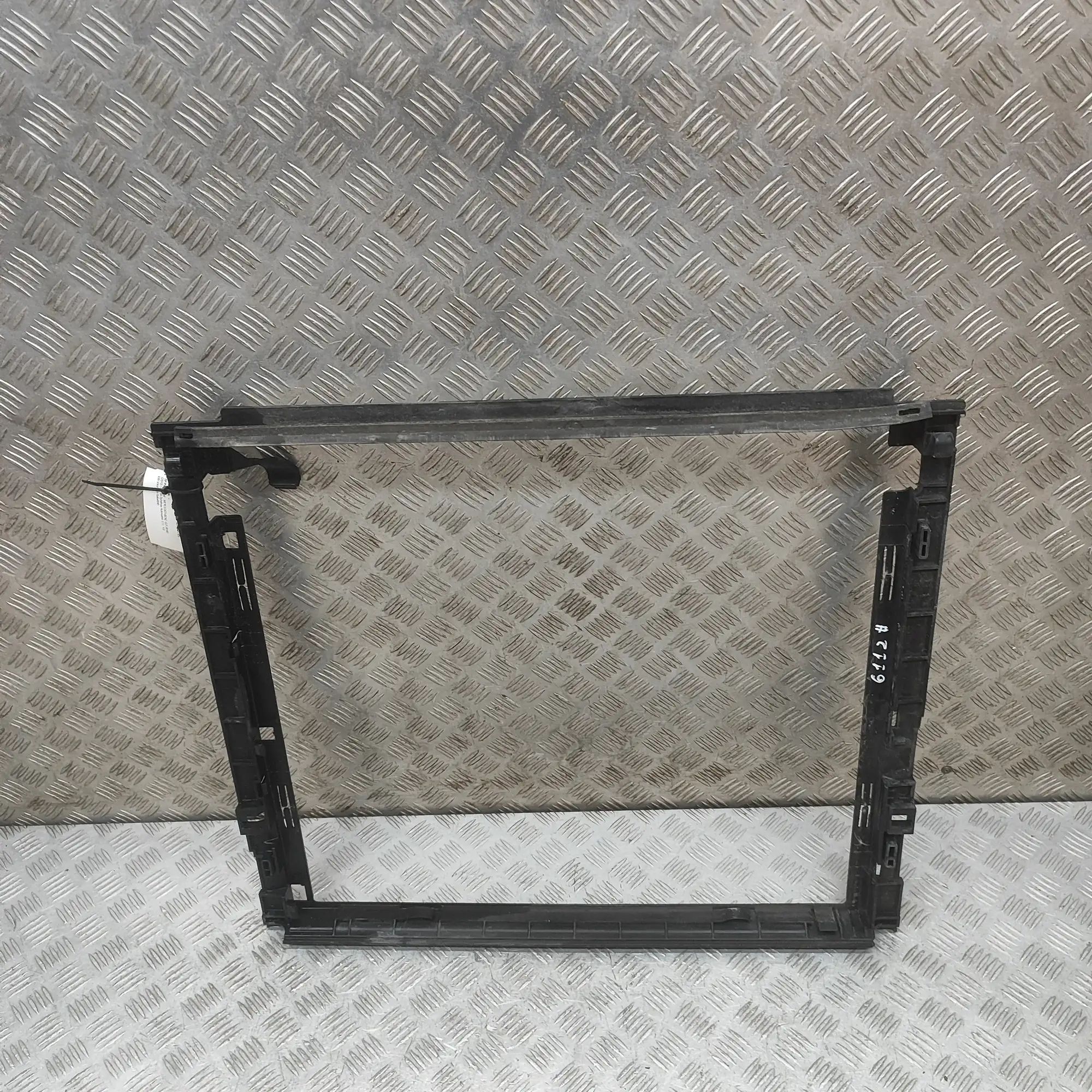 Mercedes-Benz ML / GLE (W166) Radiator Holder Radiator Holder — MERCEDES BENZ GLE (W166) (201...