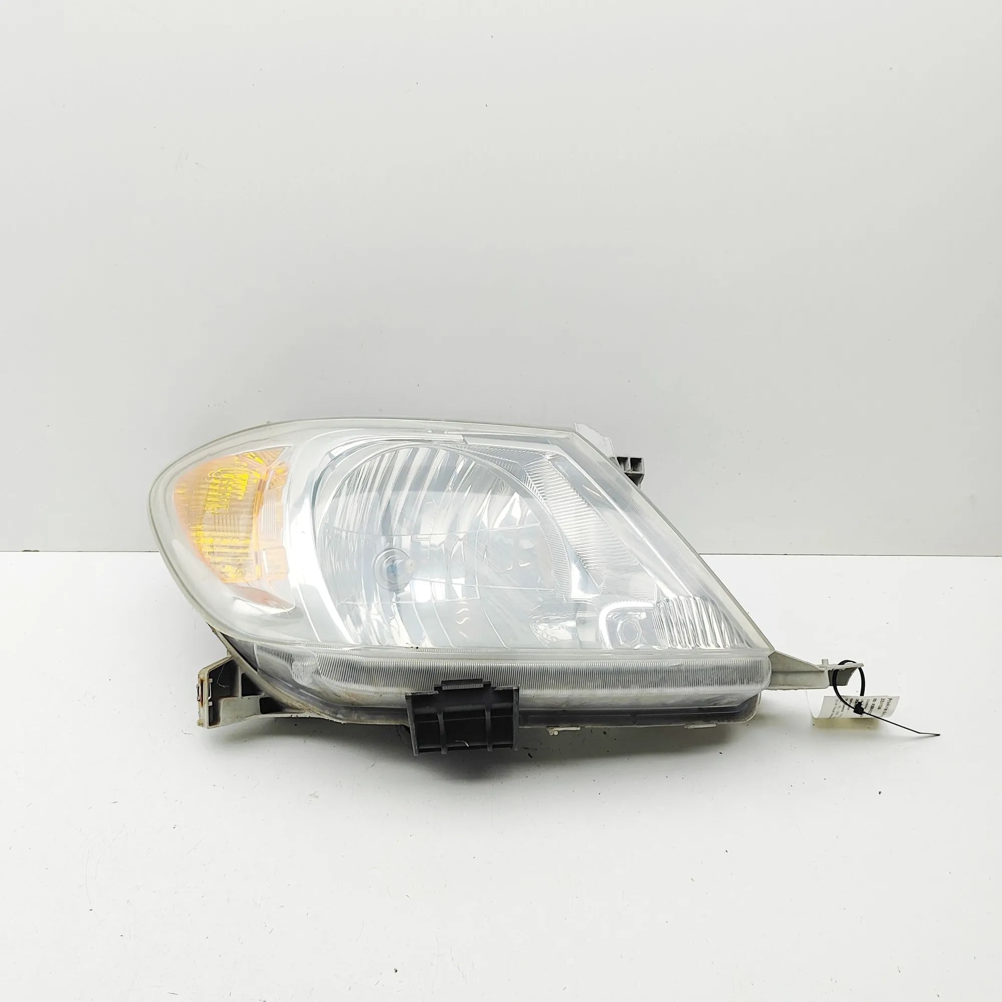 Toyota Hilux Front Right Headlight Front Right Headlight — TOYOTA HILUX (VII Pick-...
