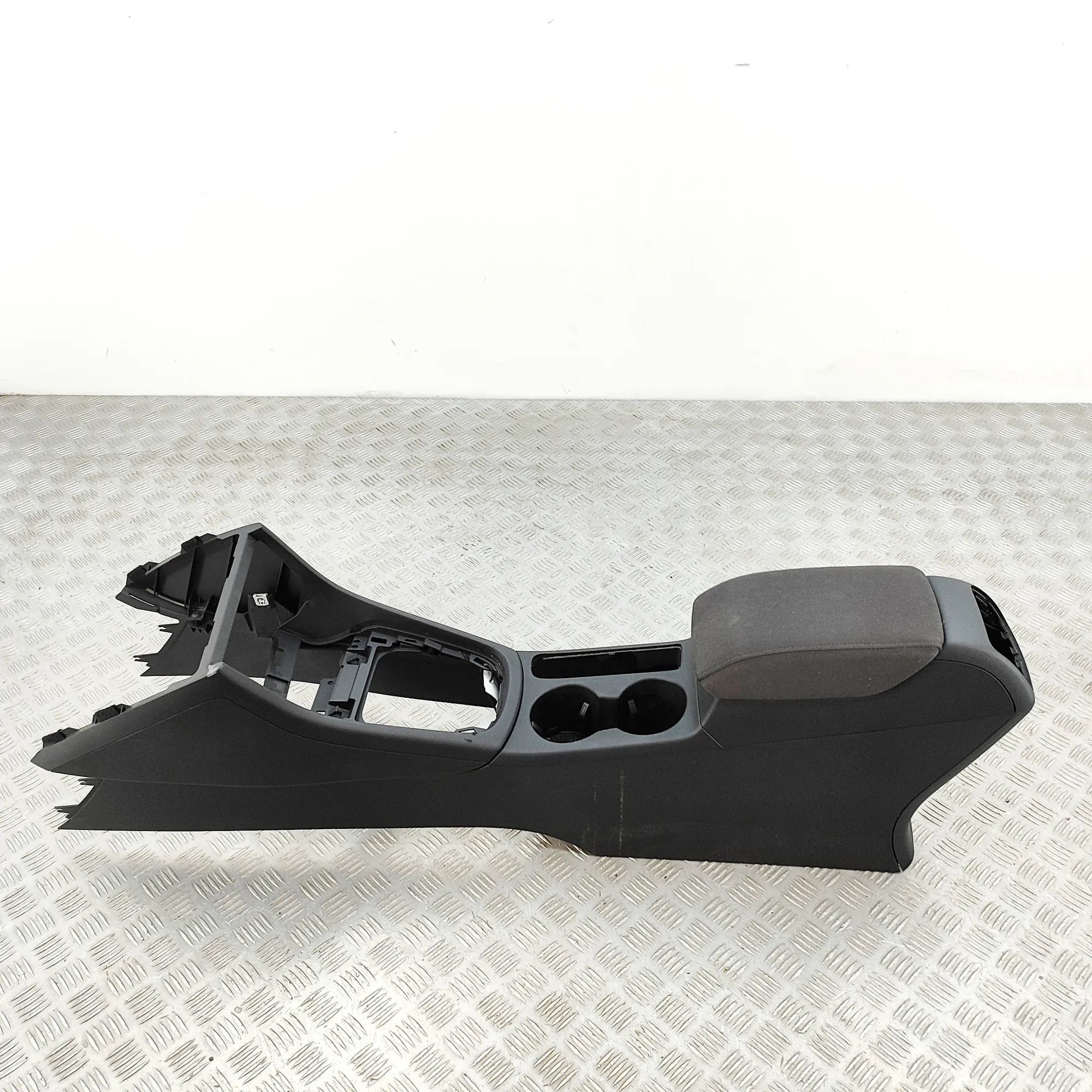 Audi Q3 (8U) center console center Console — AUDI Q3 (8U) (2011-2018) — 8U0...