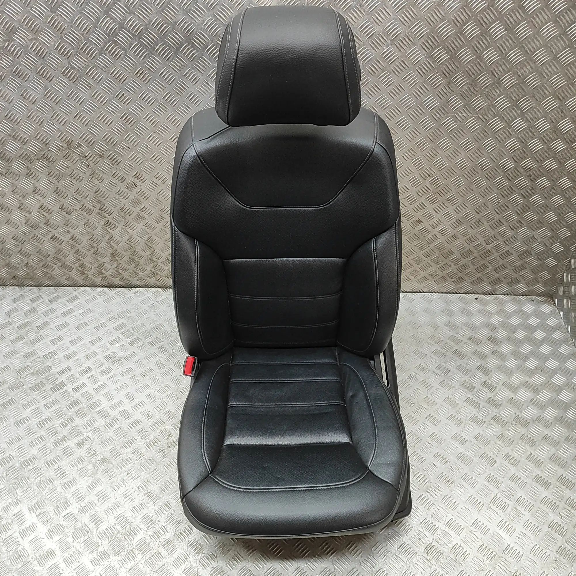Mercedes-Benz ML / GLE (W166) Front Left Seat Front left seat — MERCEDES BENZ GLE (W166) (201...