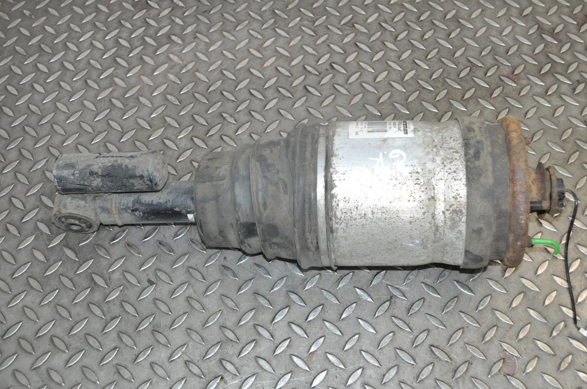 Land Rover Range Rover Sport (L494) Rear Left Air Shock Absorber Rear Left Air Shock Absorber — LAND ROVER RANGE...