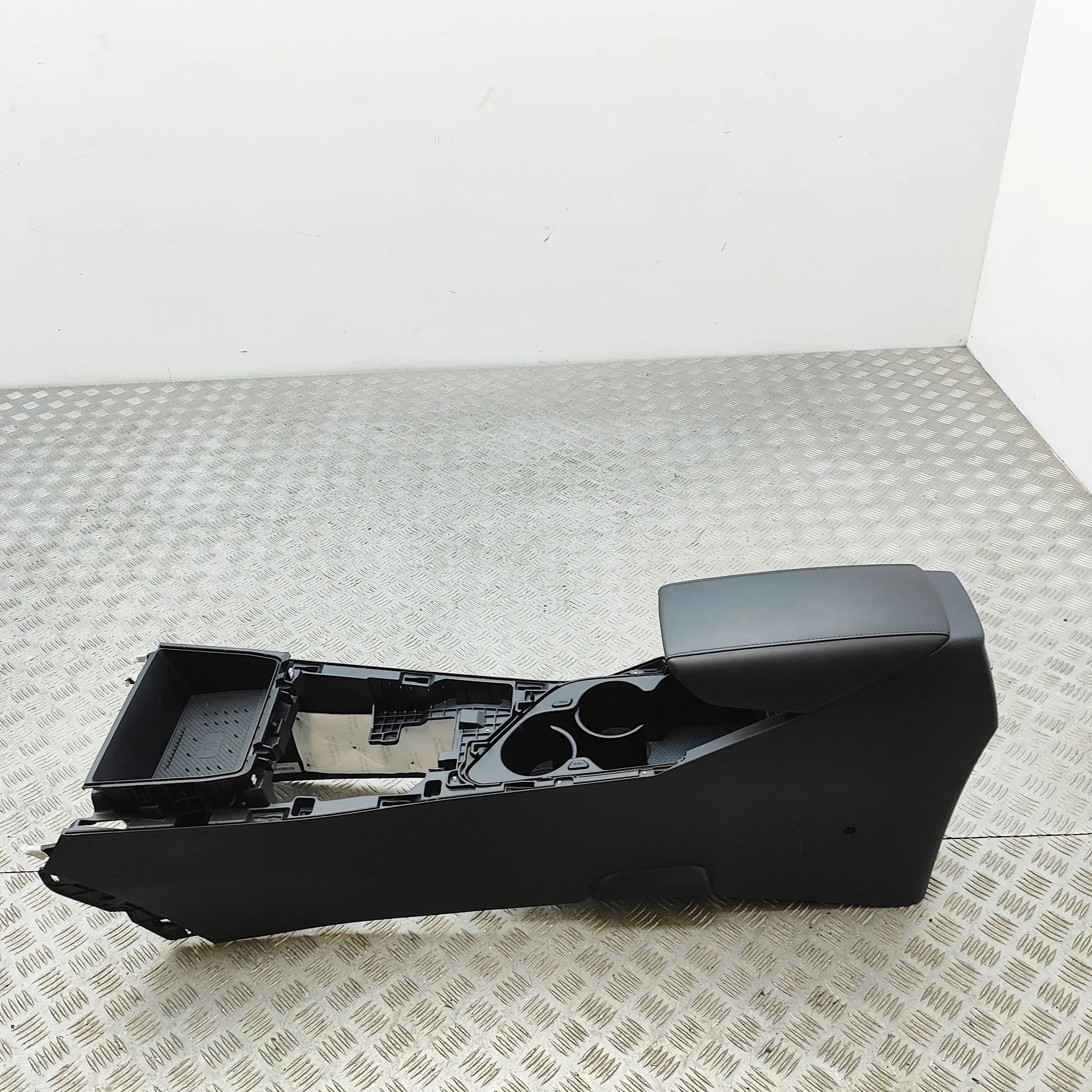 Kia Niro center console center Console — KIA NIRO (II) (2022-...) — 846...