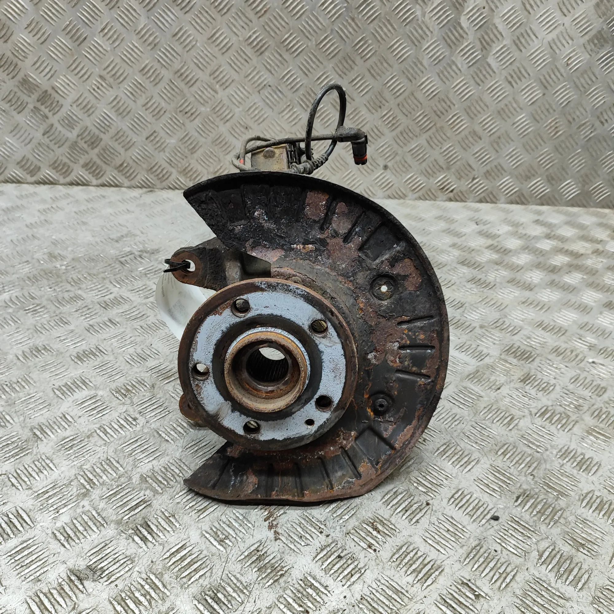 Mercedes-Benz V / Vito / EQV (W447) Front Right Wheel Hub Front Right Wheel Hub — MERCEDES BENZ VITO (MIX...