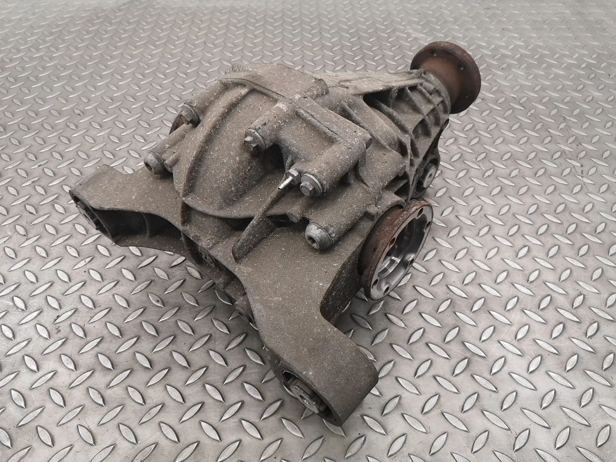 Porsche Cayenne takatasauspyörästö Rear differential — PORSCHE CAYENNE (9PA) (2002...