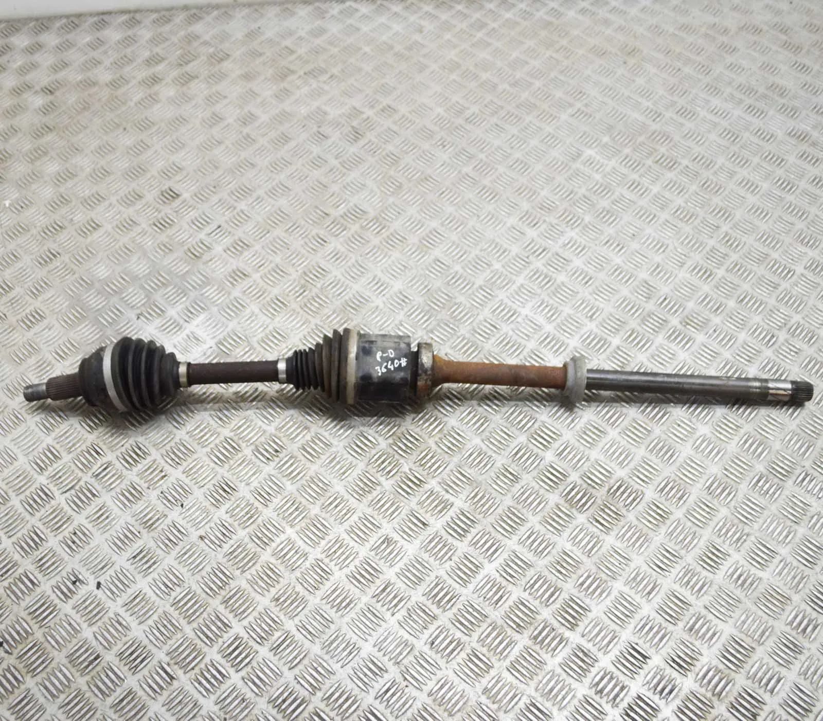 Land Rover Discovery Sport Front Right Driveshaft Front Right Driveshaft — LAND ROVER DISCOVERY S...