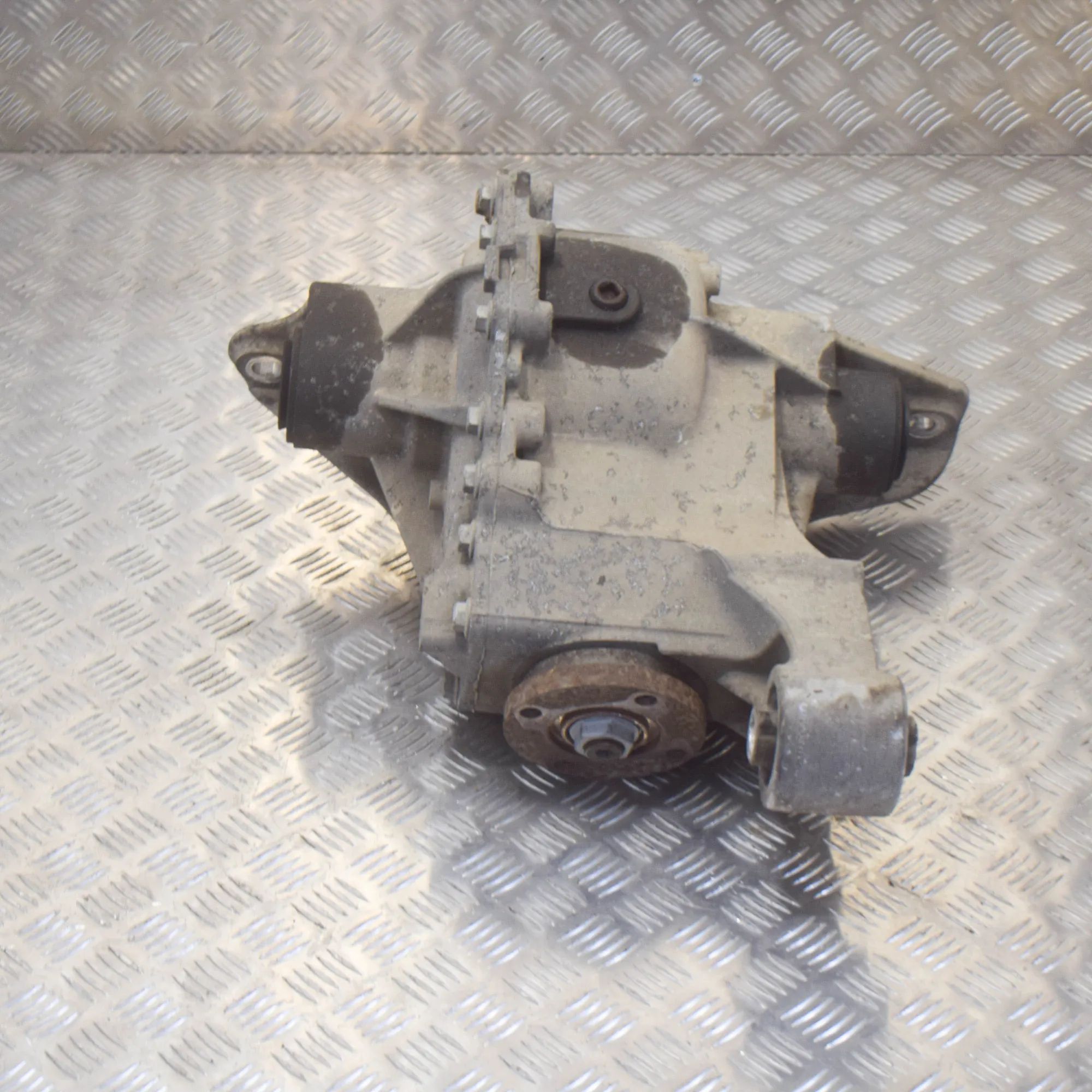 Land Rover Discovery takatasauspyörästö Rear differential — LAND ROVER DISCOVERY (IV L3...