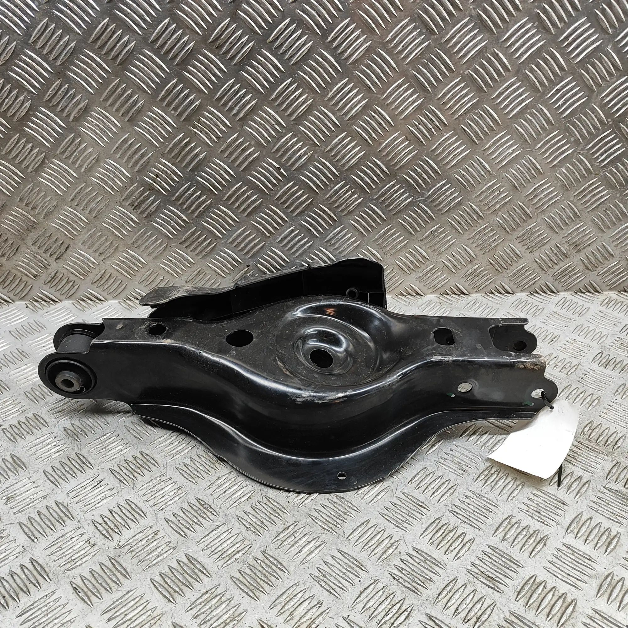 Lexus RX Rear Left Lower Control Arm Rear Left Lower Control Arm — LEXUS RX (_LA1_, ...