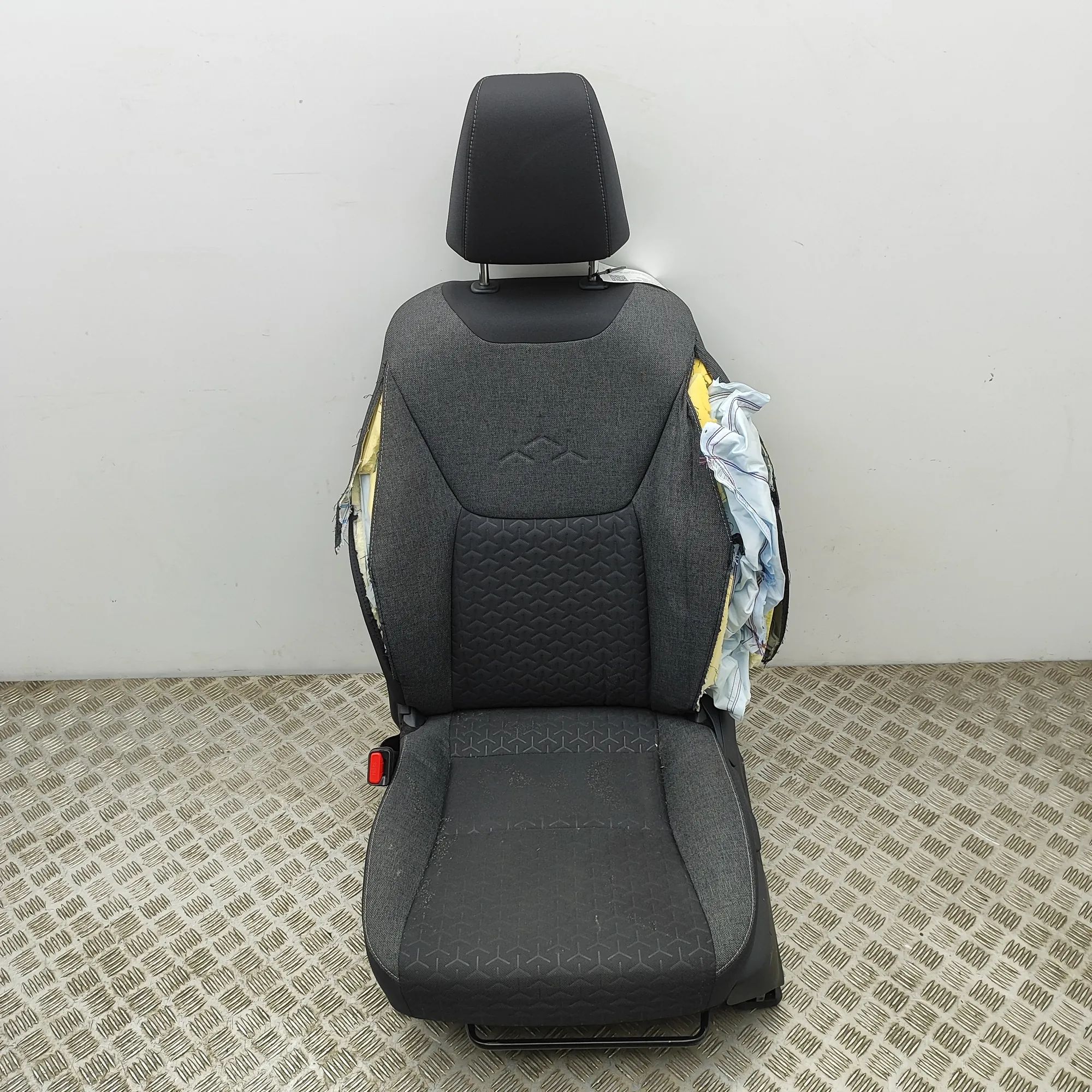 Toyota Yaris Front Left Seat Front left seat — TOYOTA YARIS (CROSS MXP_) (20...