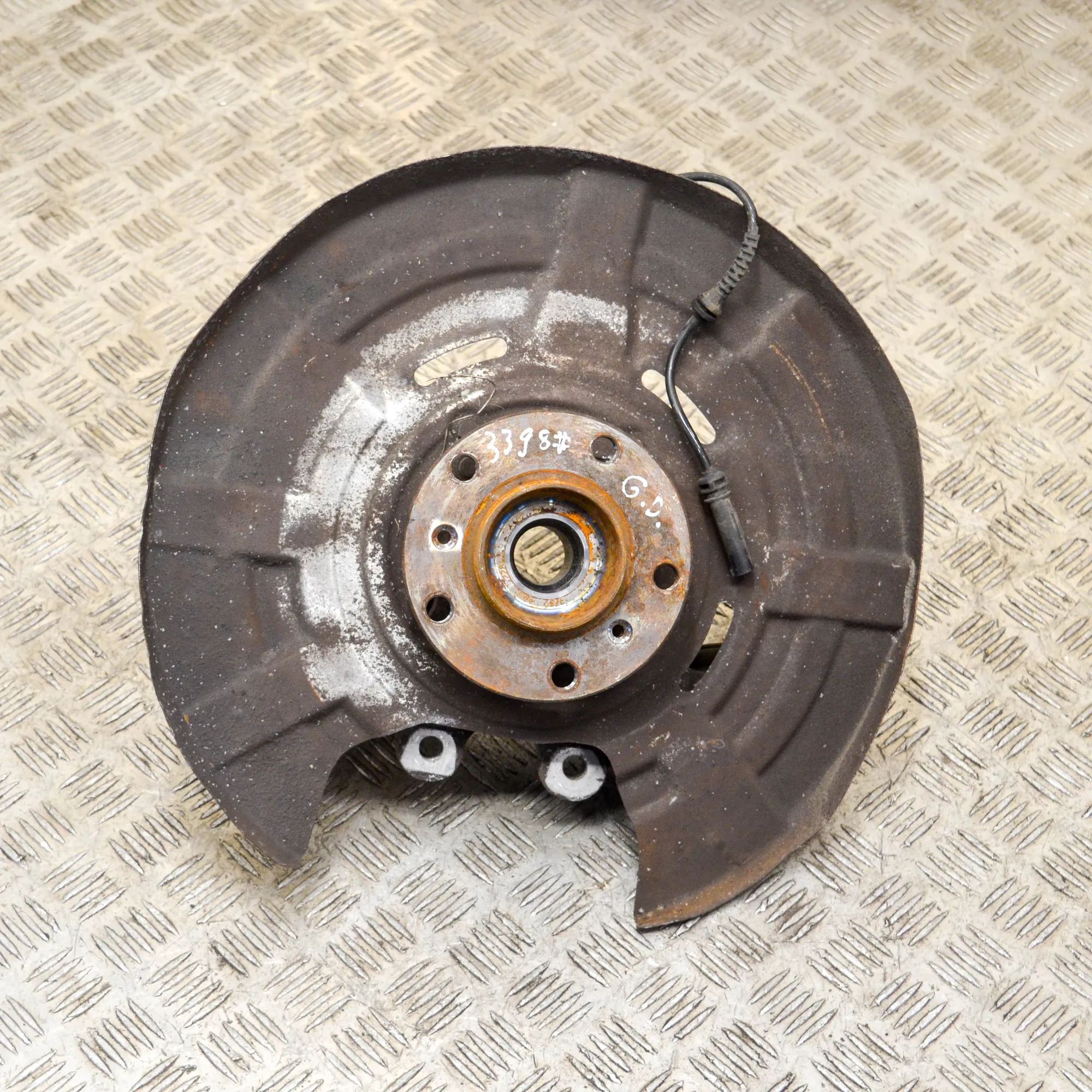 BMW 5 (F10 / F11) Rear Right Wheel Hub Rear Right Wheel Hub — BMW 5 SERIES (F10) (2009...