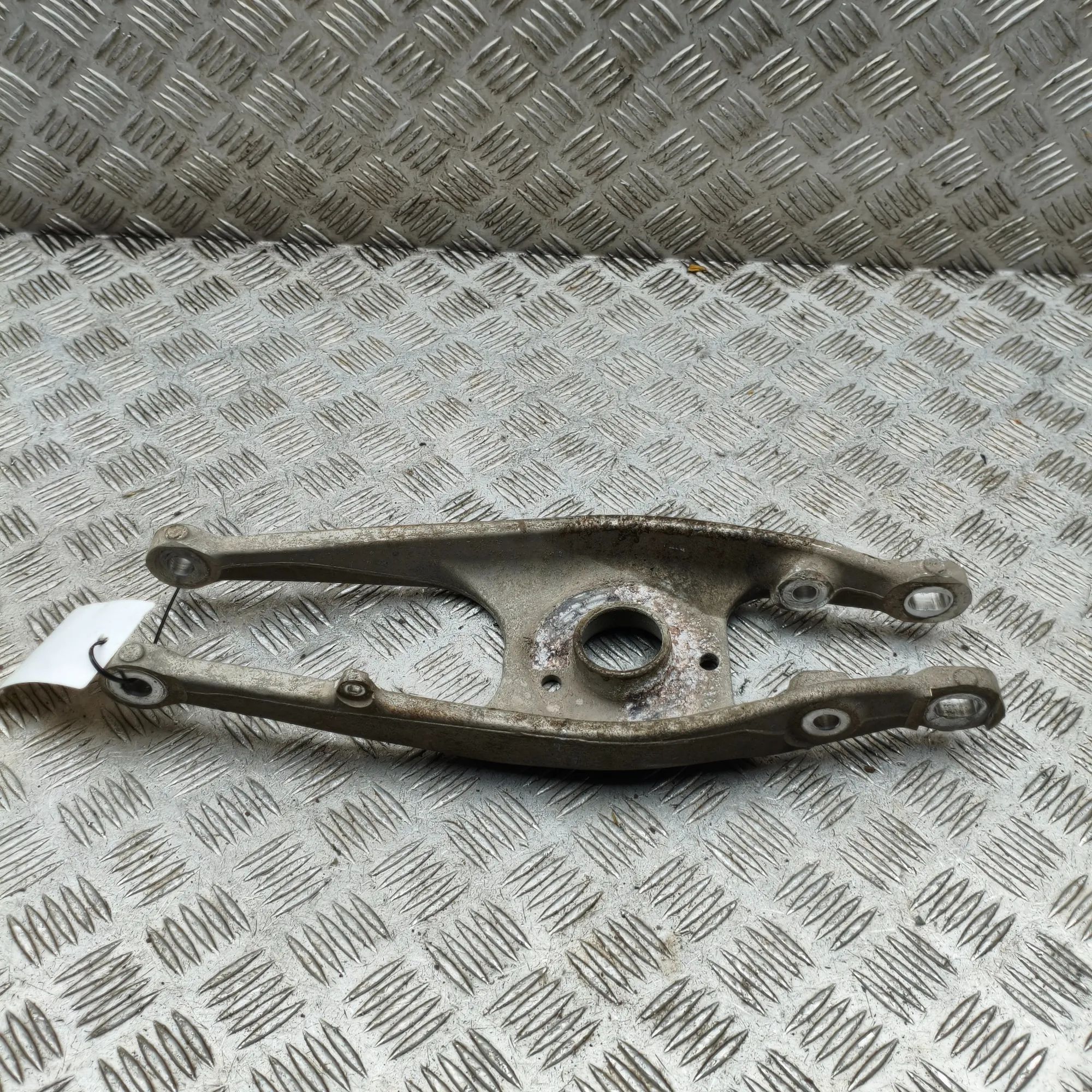 BMW 4 (G22 / G23 / G26)  Rear Left Lower Control Arm Rear Left Lower Control Arm — BMW 4 / i4 (G22, ...