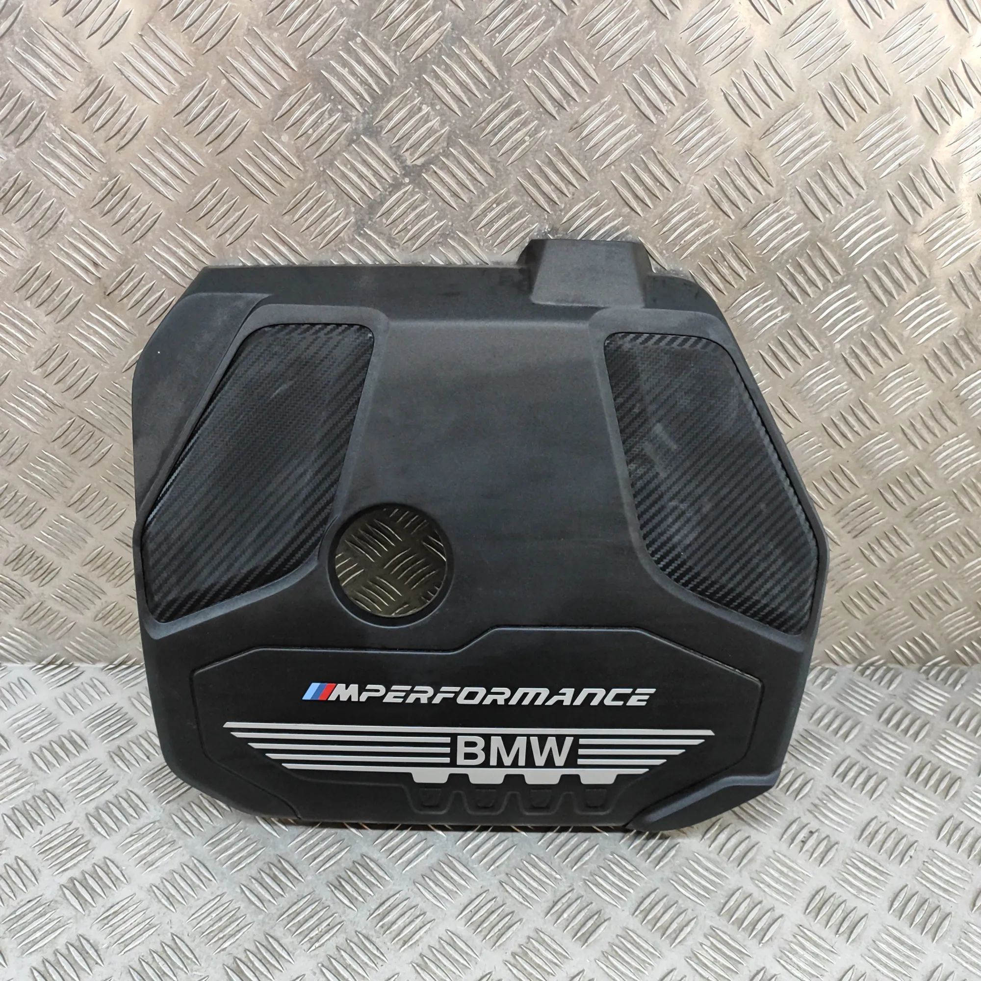 BMW 2 (F44) Moottori muovikansi Engine cover — BMW 2 SERIES (Gran Coupe F44) (2...