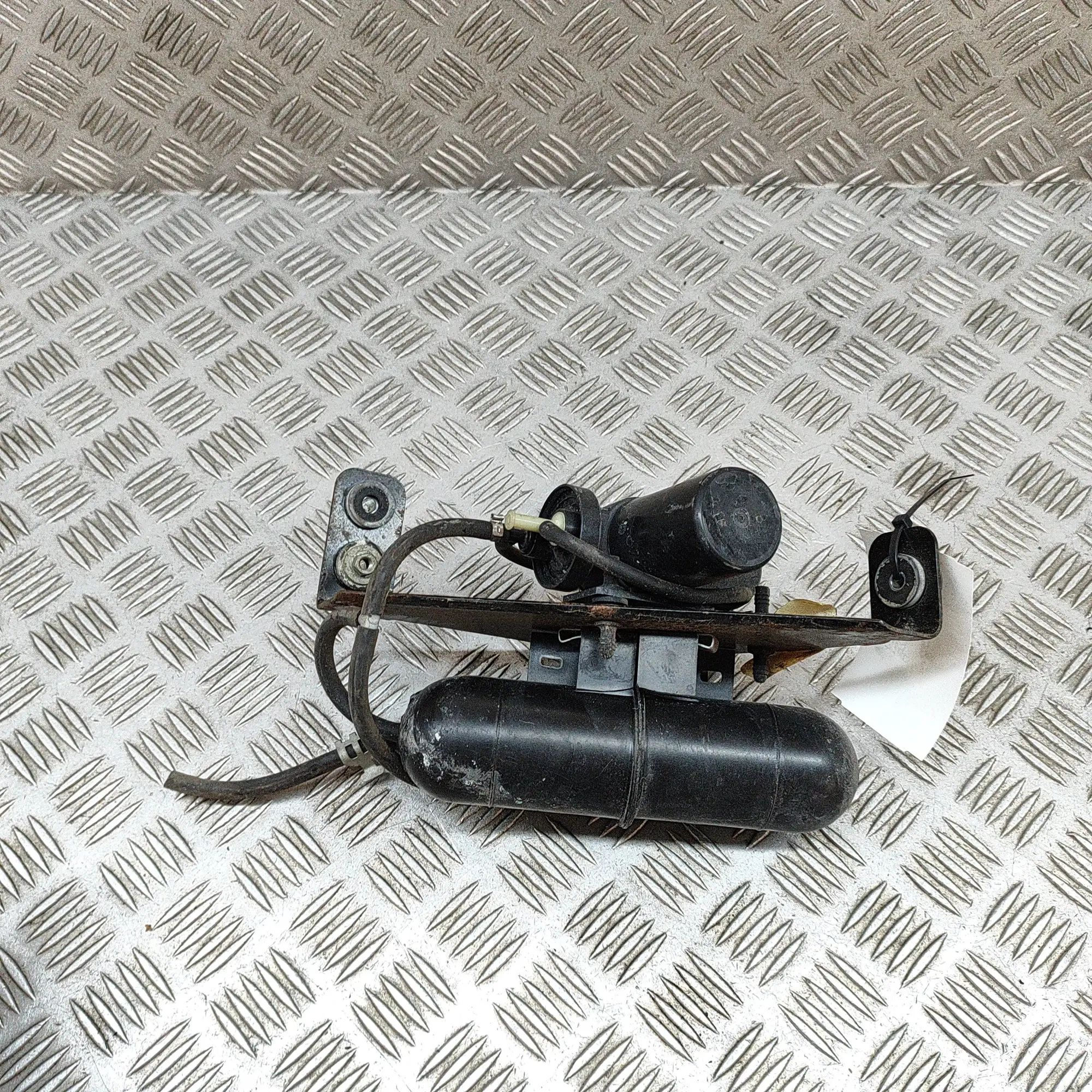 Jaguar XK Vacuum pump