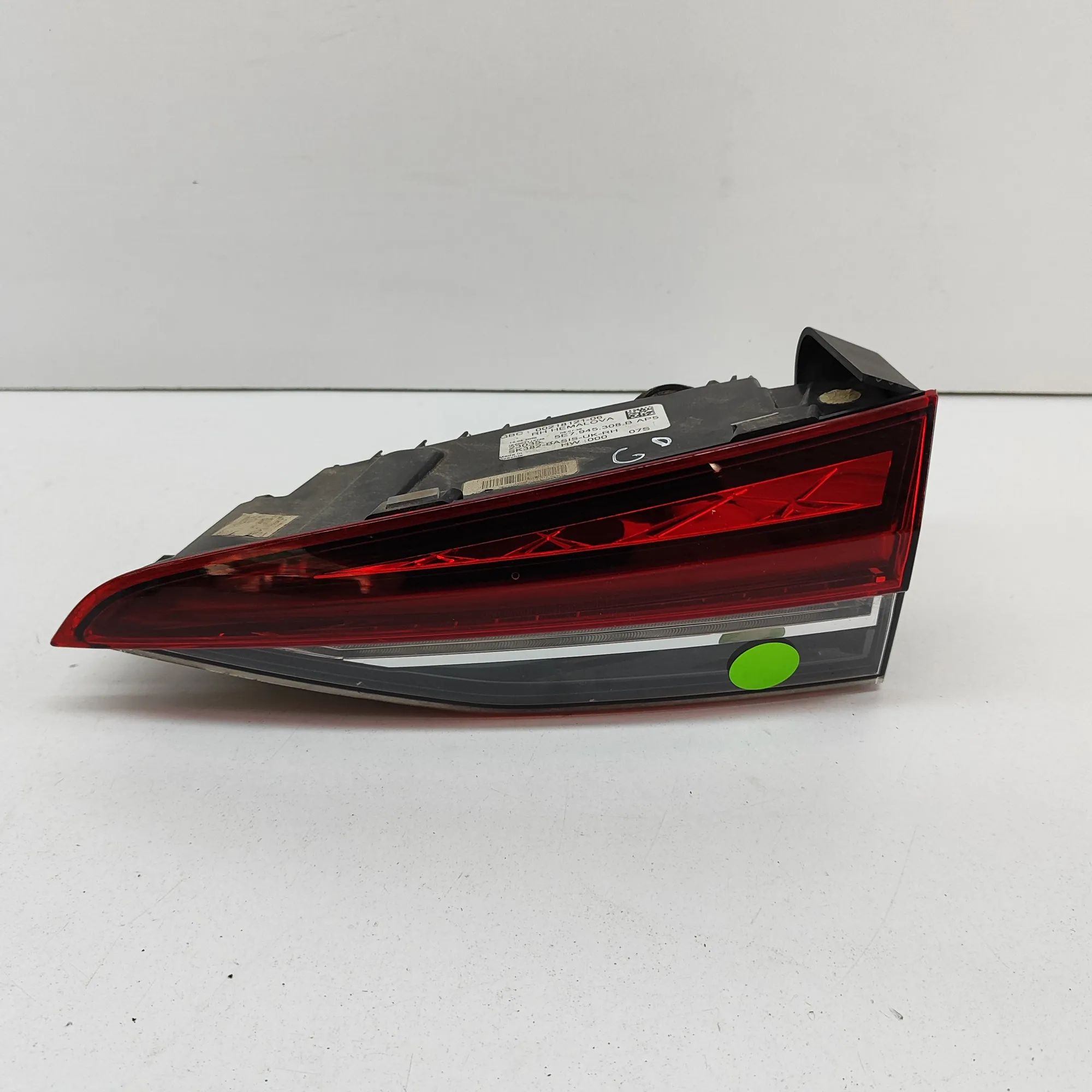 Skoda Octavia Right Side Tailgate Tail Light Right Side Tailgate Tail Light — SKODA OCTAVIA ...