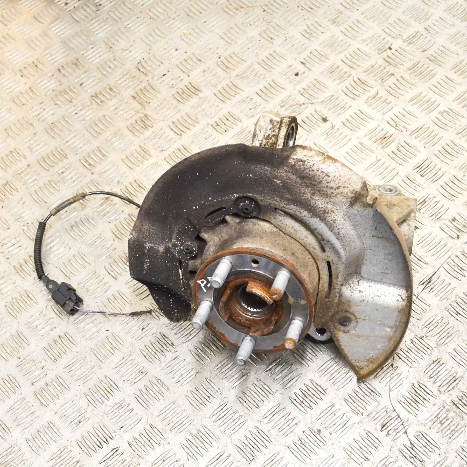 Land Rover Discovery Sport Front Right Wheel Hub Front Right Wheel Hub — LAND ROVER DISCOVERY SP...
