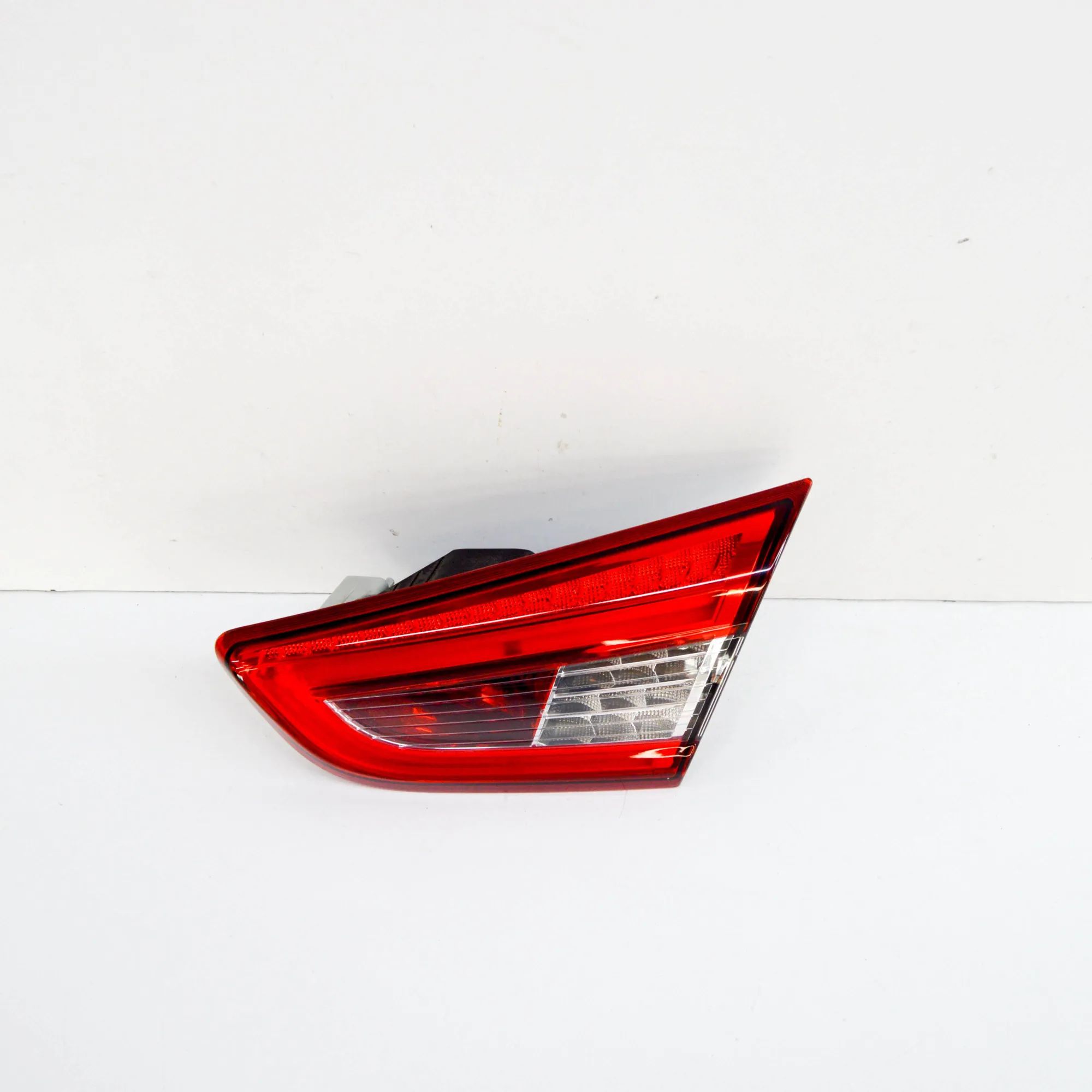 Maserati Ghibli Right Side Tailgate Tail Light Right Side Tailgate Tail Light — MASERATI GHIBL...