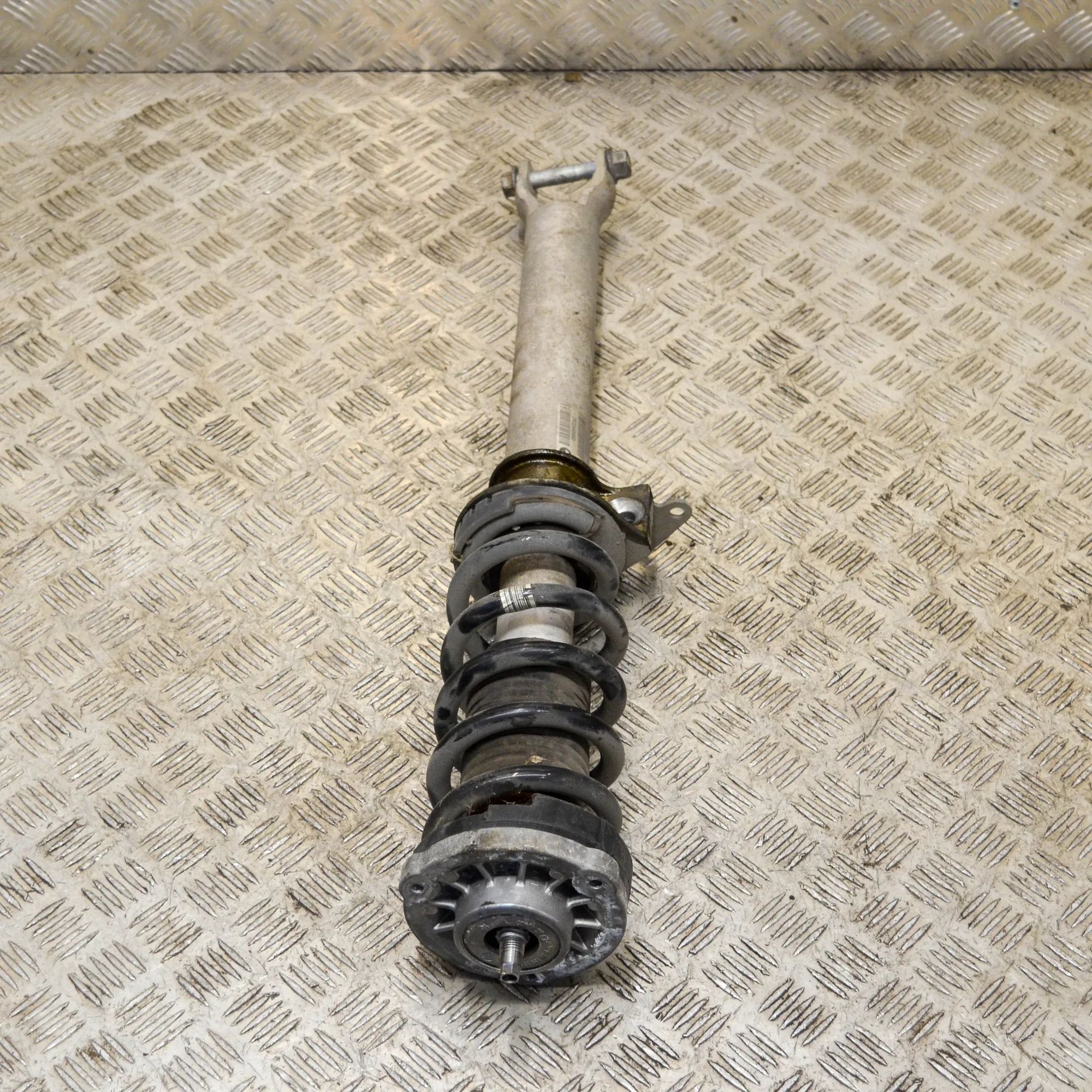 BMW 5 (F10 / F11) Shock absorber — front right Shock absorber — front right — BMW 5 SERIES (F1...