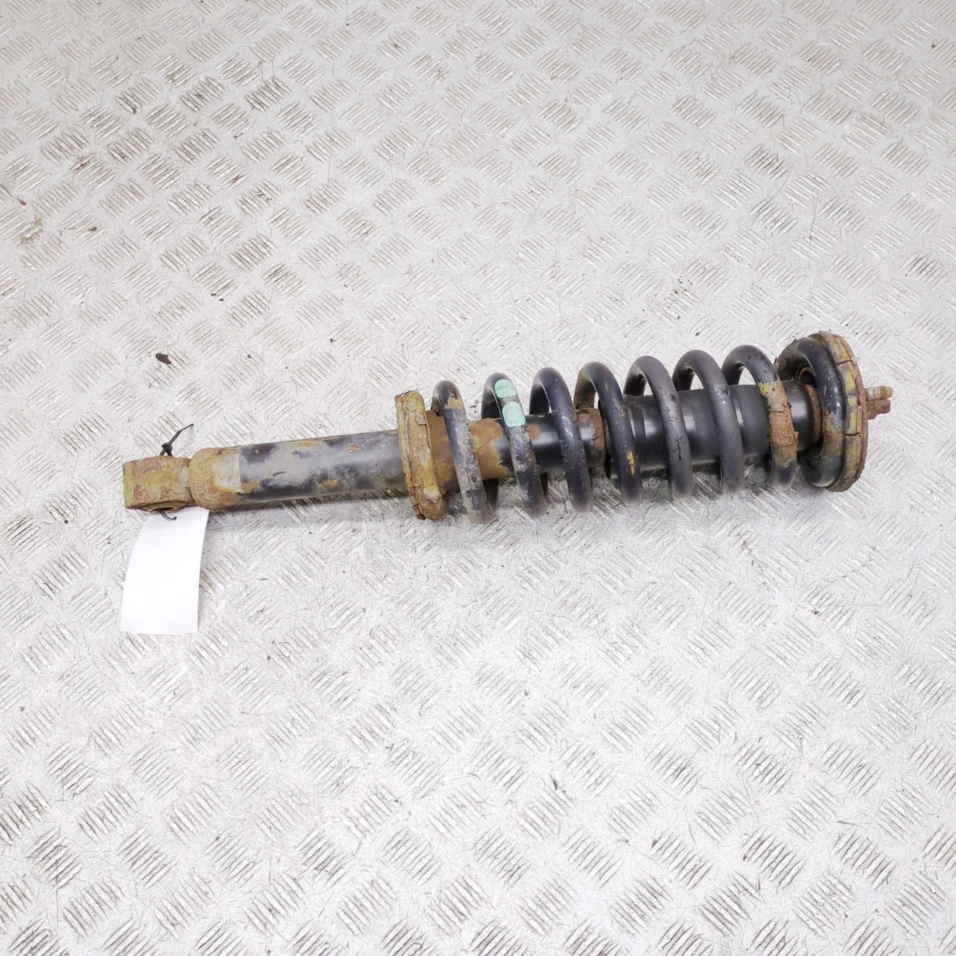 Isuzu D-Max Shock absorber — front left Shock absorber — front left — ISUZU D-MAX (II T...