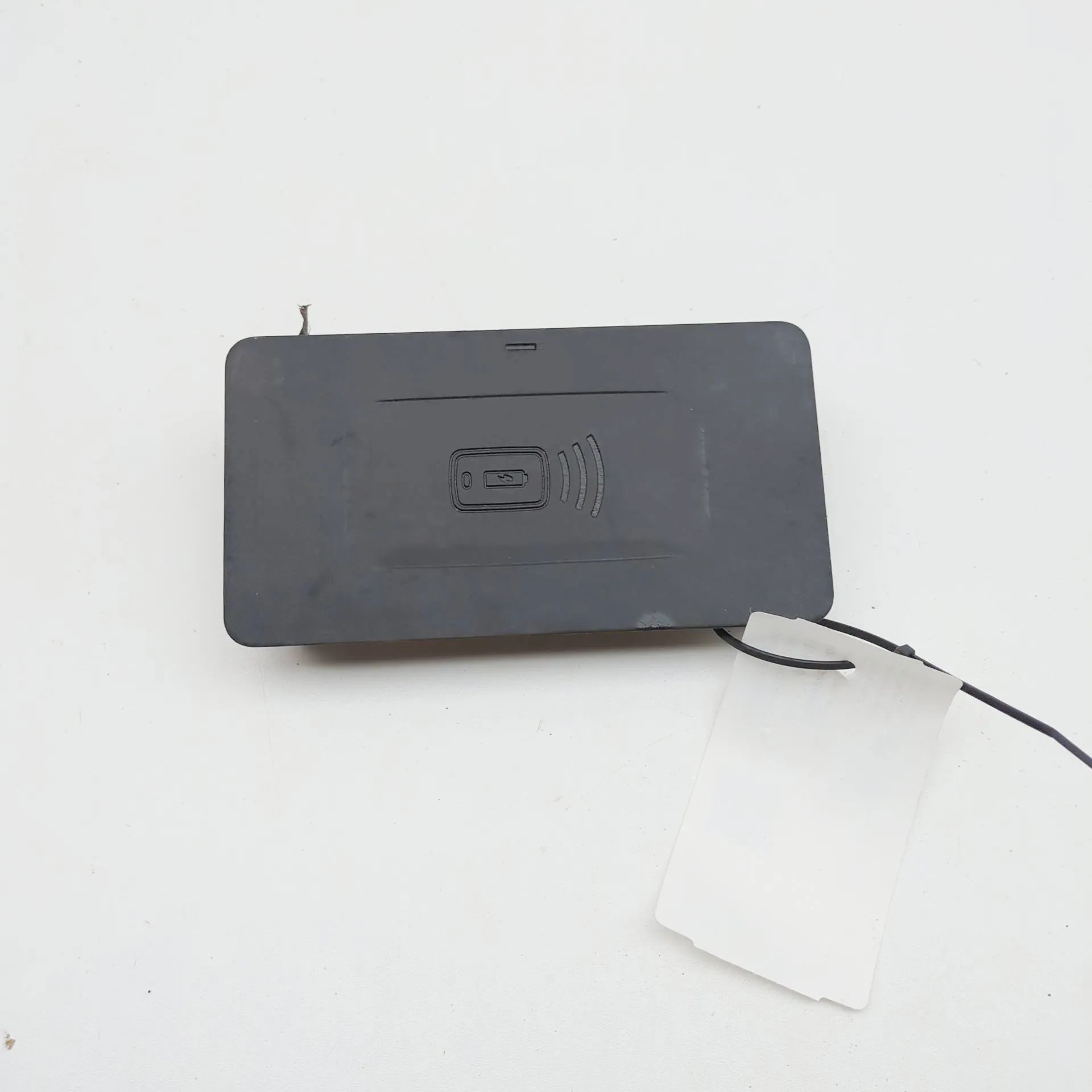 BMW 4 (G22 / G23 / G26)  Wireless charging pad Wireless charging pad — BMW 4 / i4 (G22, G23, G...