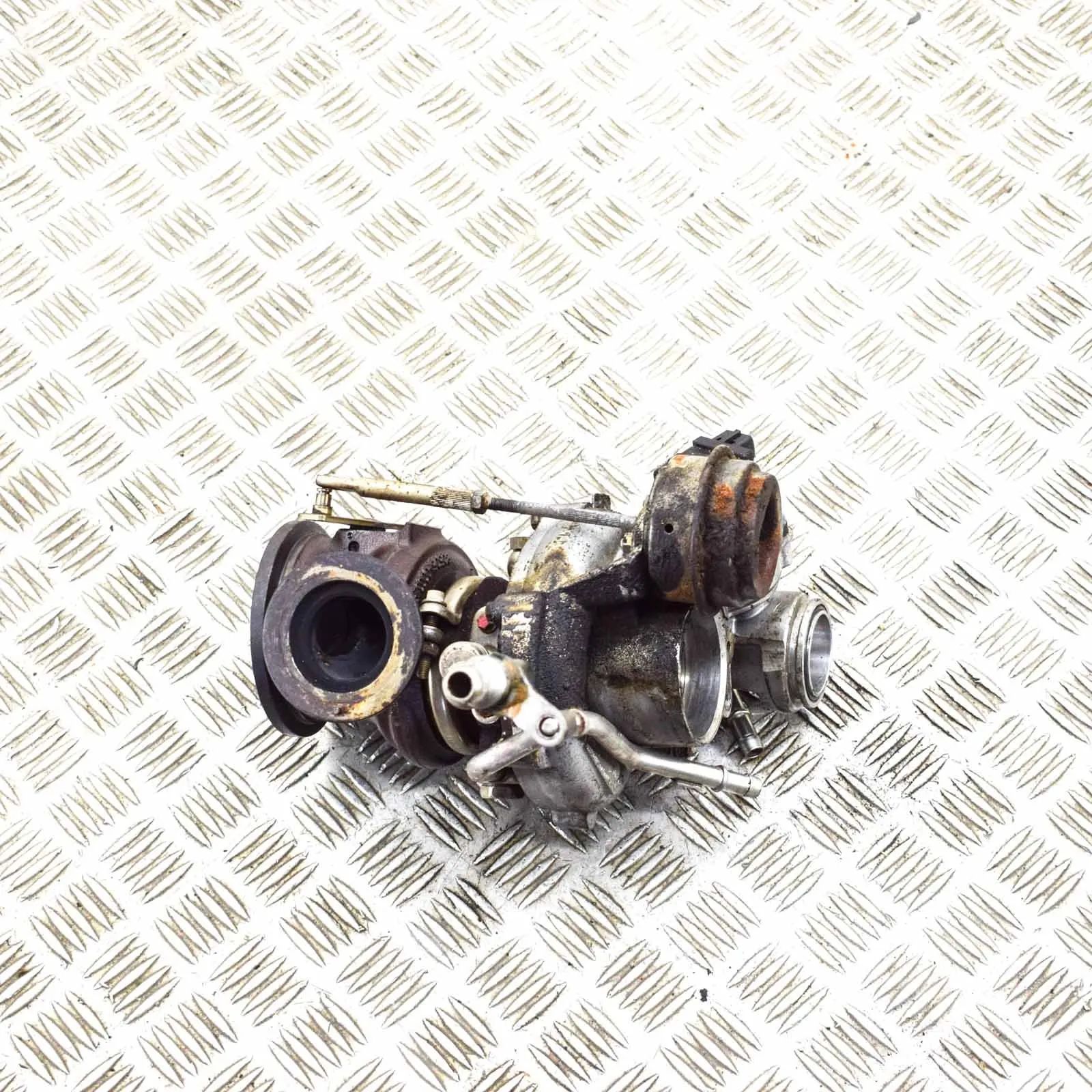 BMW 5 (F10 / F11) Turbocharger Turbocharger — BMW 5 SERIES (F10) (2009-2016) —...