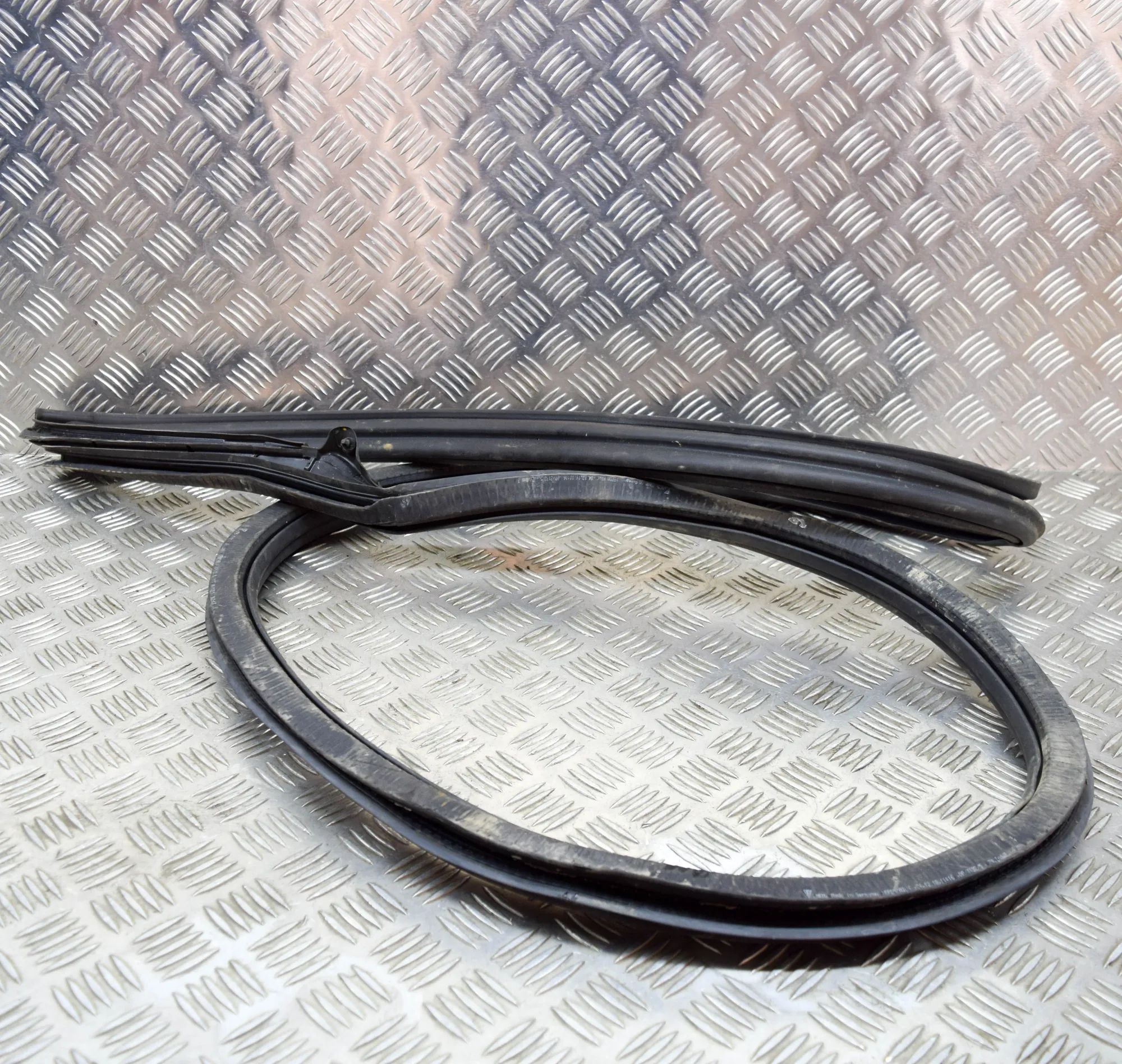Porsche 911 (991) Door rubber seal — front right Door rubber seal — front right — PORSCHE 911 (9...