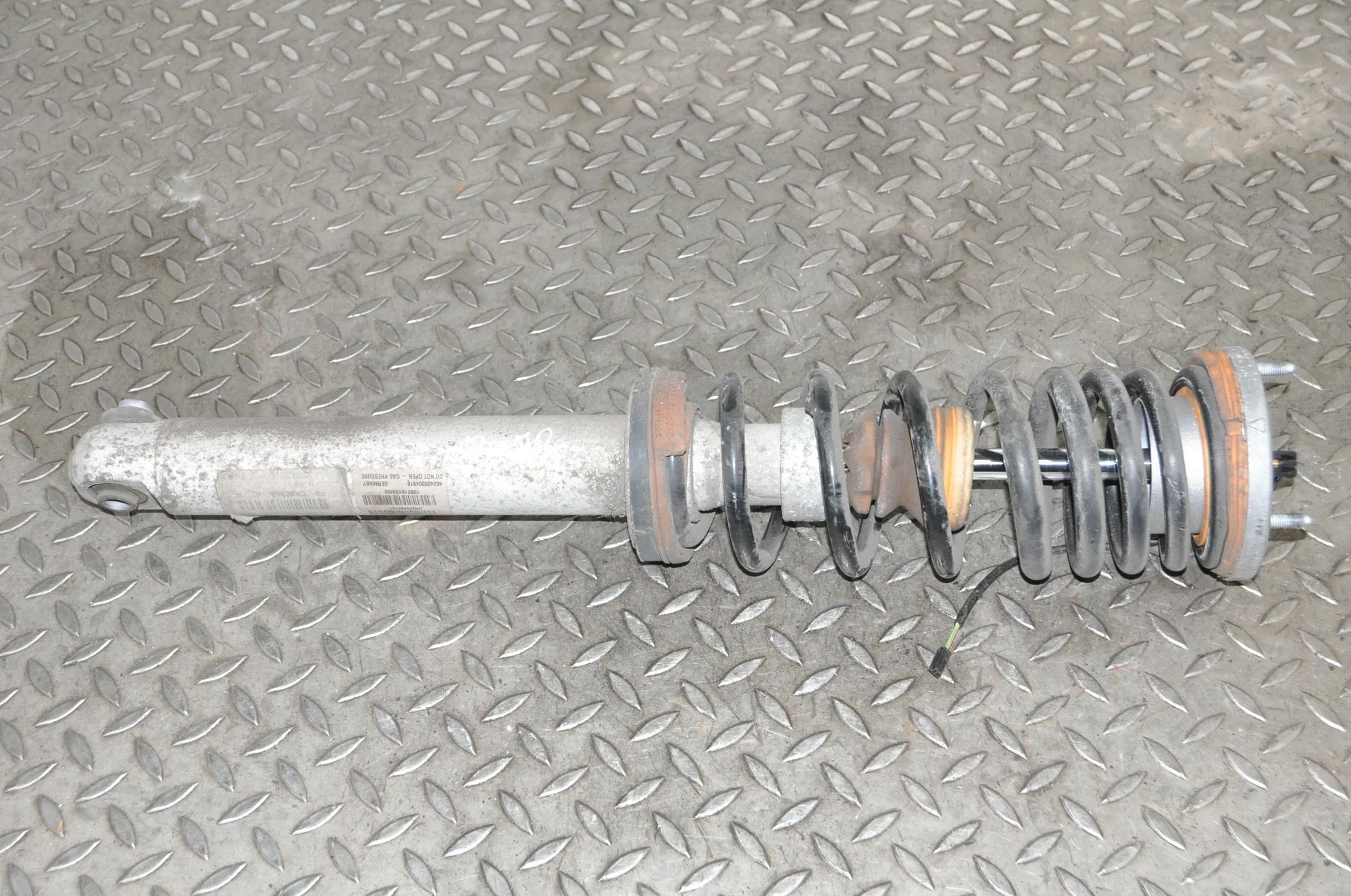 BMW 5 (F10 / F11) Rear Left Shock Absorber Rear Left Shock Absorber — BMW 5 SERIES (F10) (...