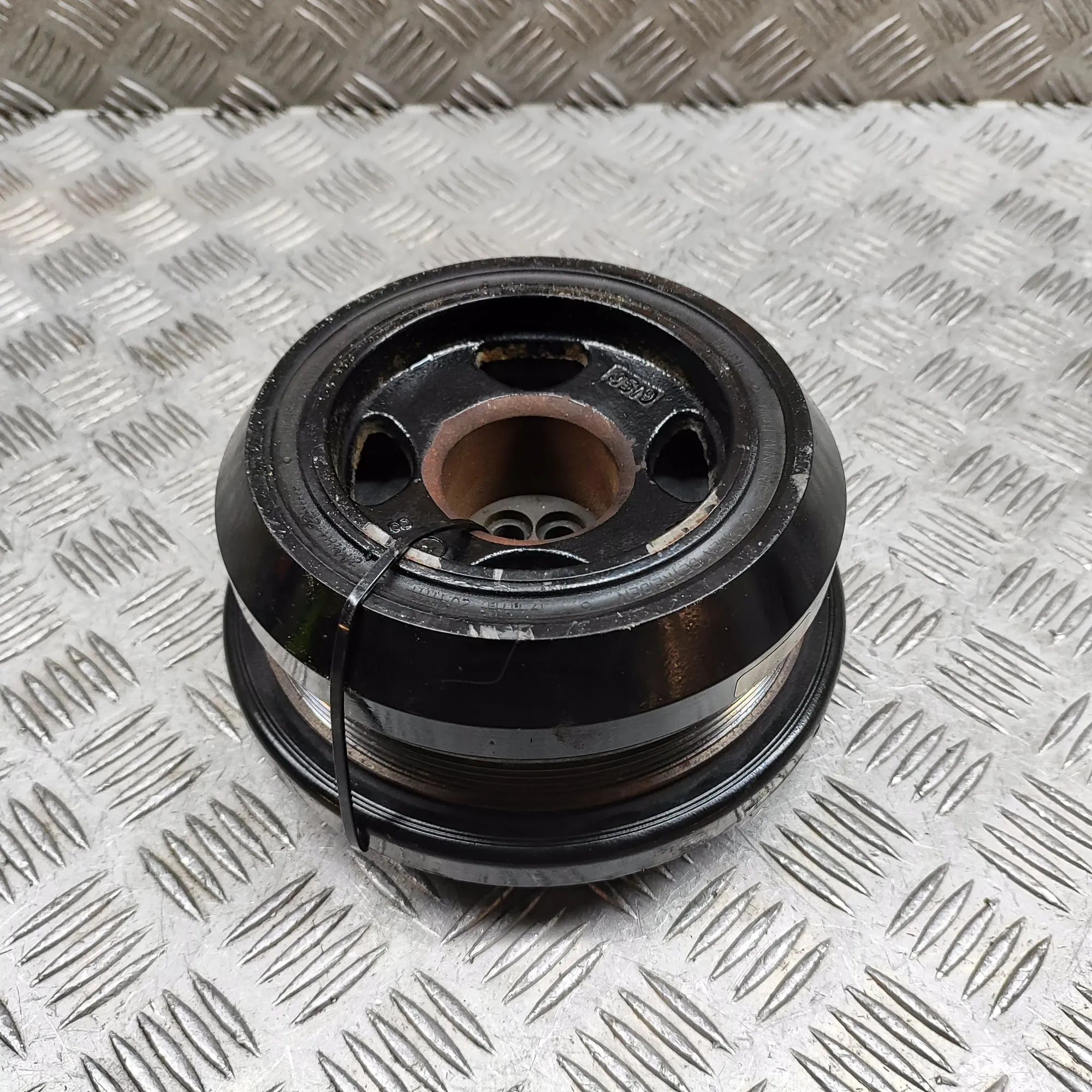 BMW 5 (F10 / F11) Crankshaft pulley Crankshaft pulley — BMW 5 SERIES (F10) (2009-20...