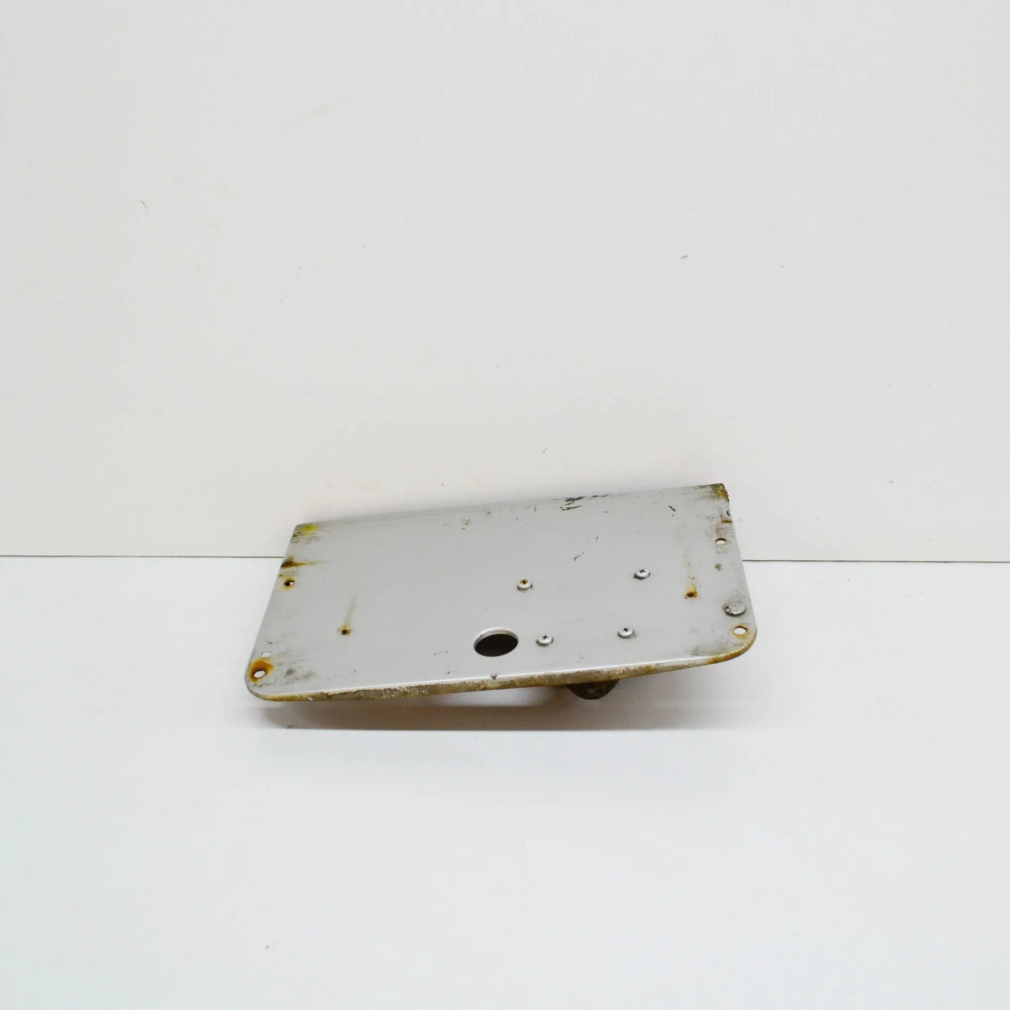 Mercedes-Benz 200 - 280 (W114, W115) Fuel Tank Flap Cap Fuel Tank Flap Cap — MERCEDES BENZ S-CLASS (W10...