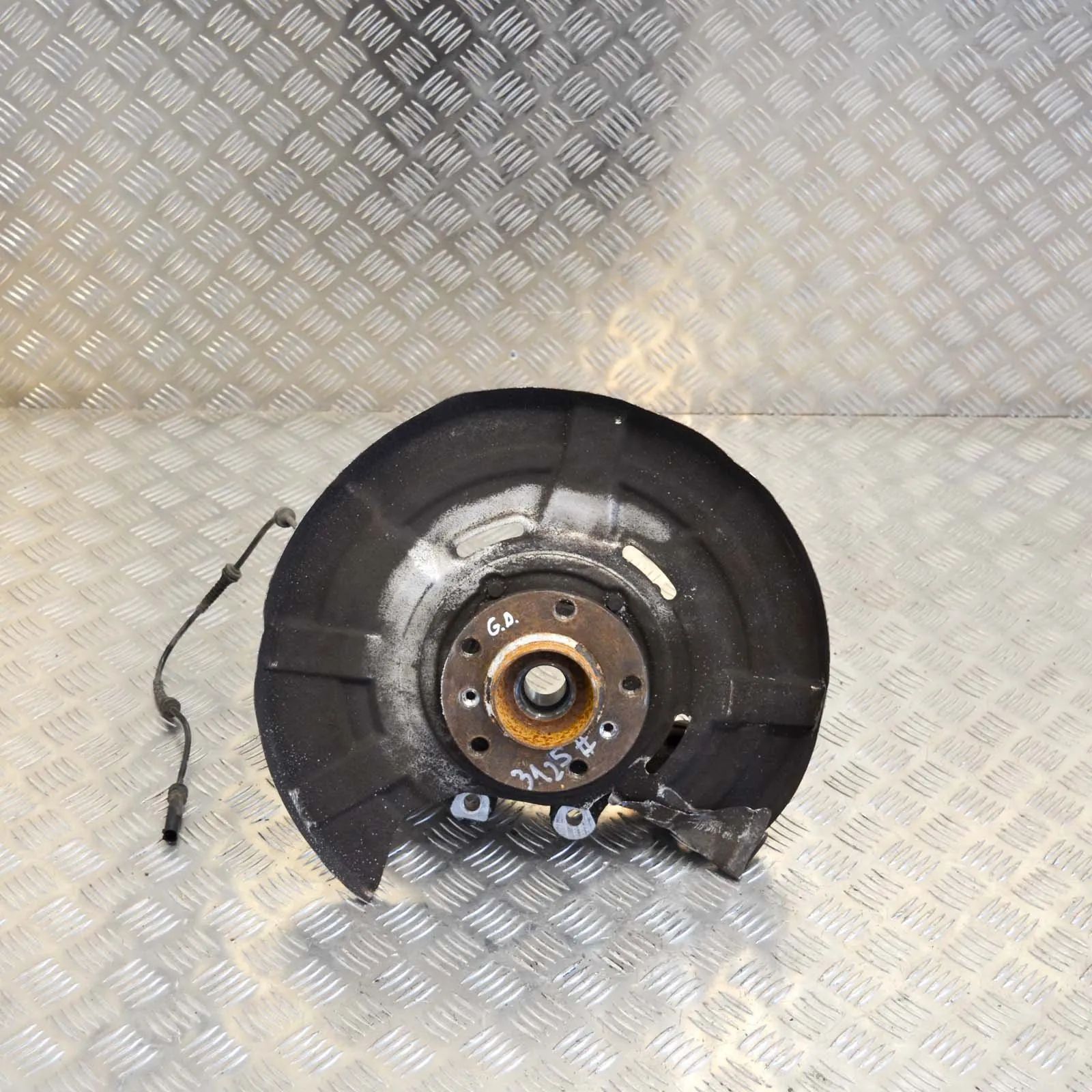 BMW 5 (F10 / F11) Rear Right Wheel Hub Rear Right Wheel Hub — BMW 5 SERIES (F10) (2009...