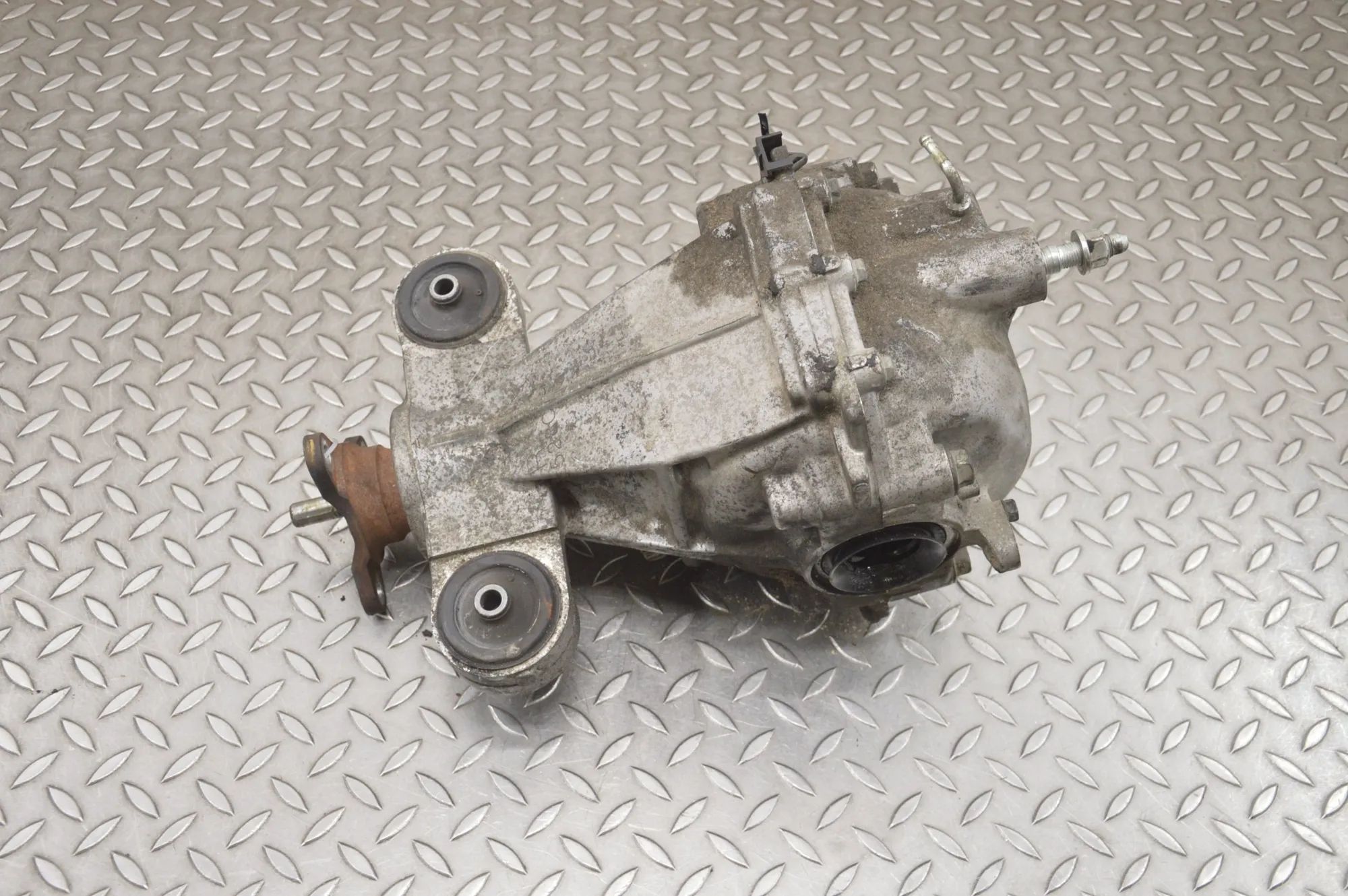 Infiniti Q50 galinis reduktorius