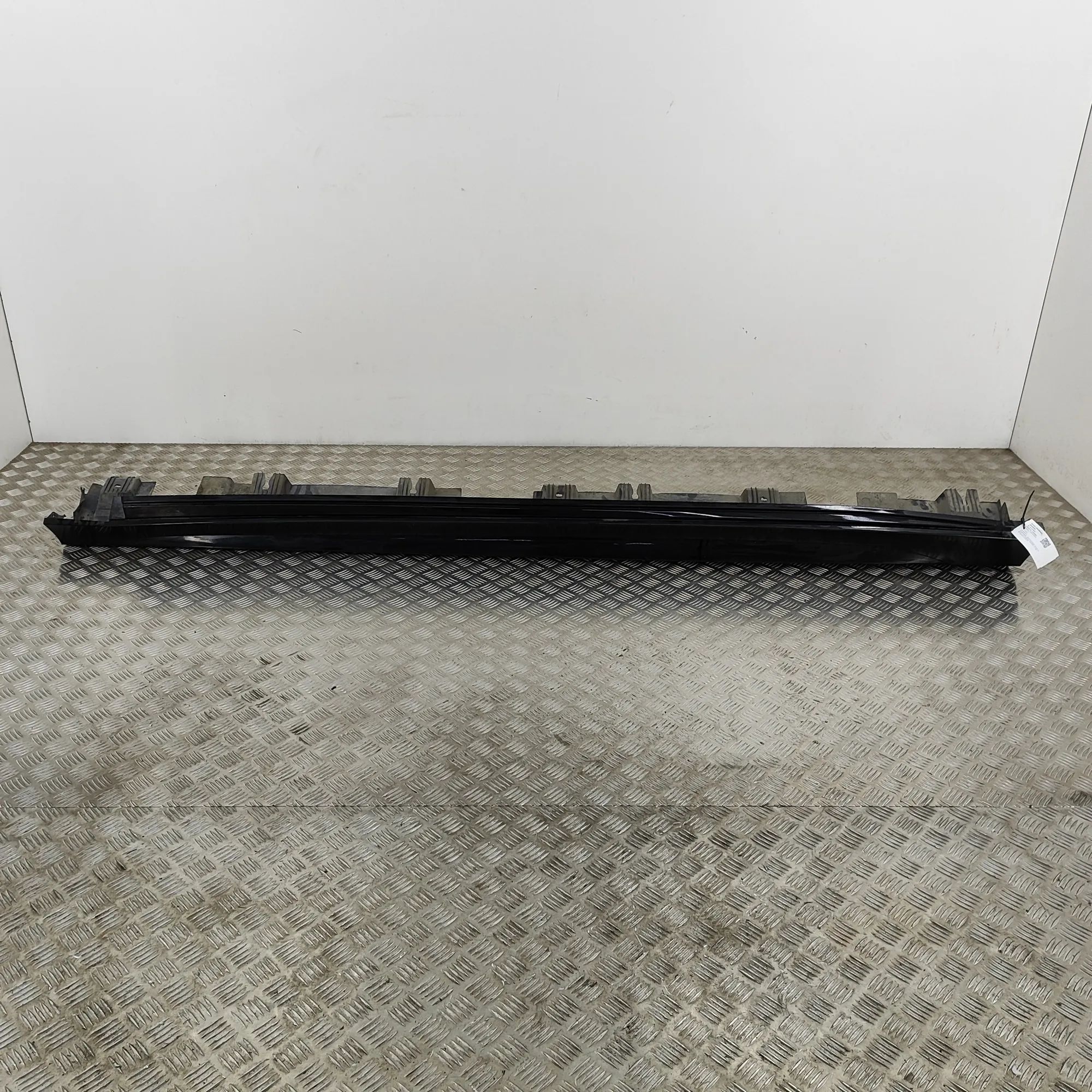 Mercedes-Benz GLS (X167) Left Side Plastic Sideskirt Cover Left Side Plastic Sideskirt Cover — MERCEDES BE...