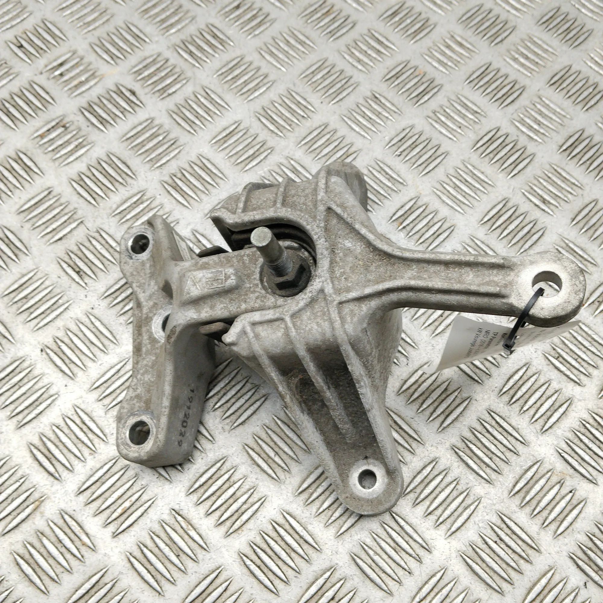 Kia Niro Right Side Engine Mount Right Side Engine Mount — KIA NIRO (2016-...) —...