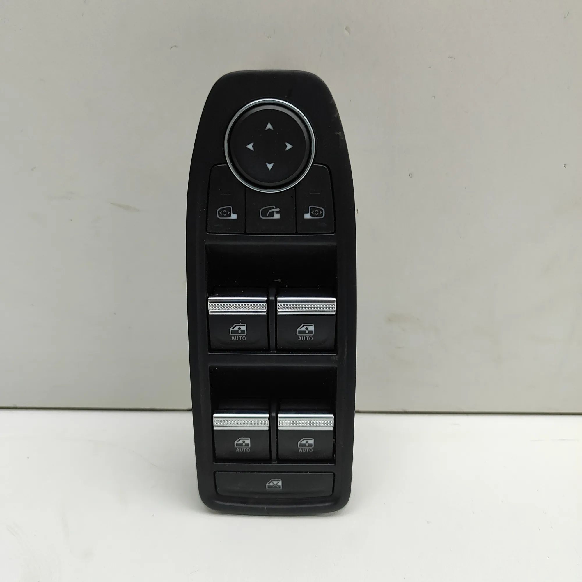 Renault Captur Door window switch — front right Door window switch — front right — RENAULT CAPT...