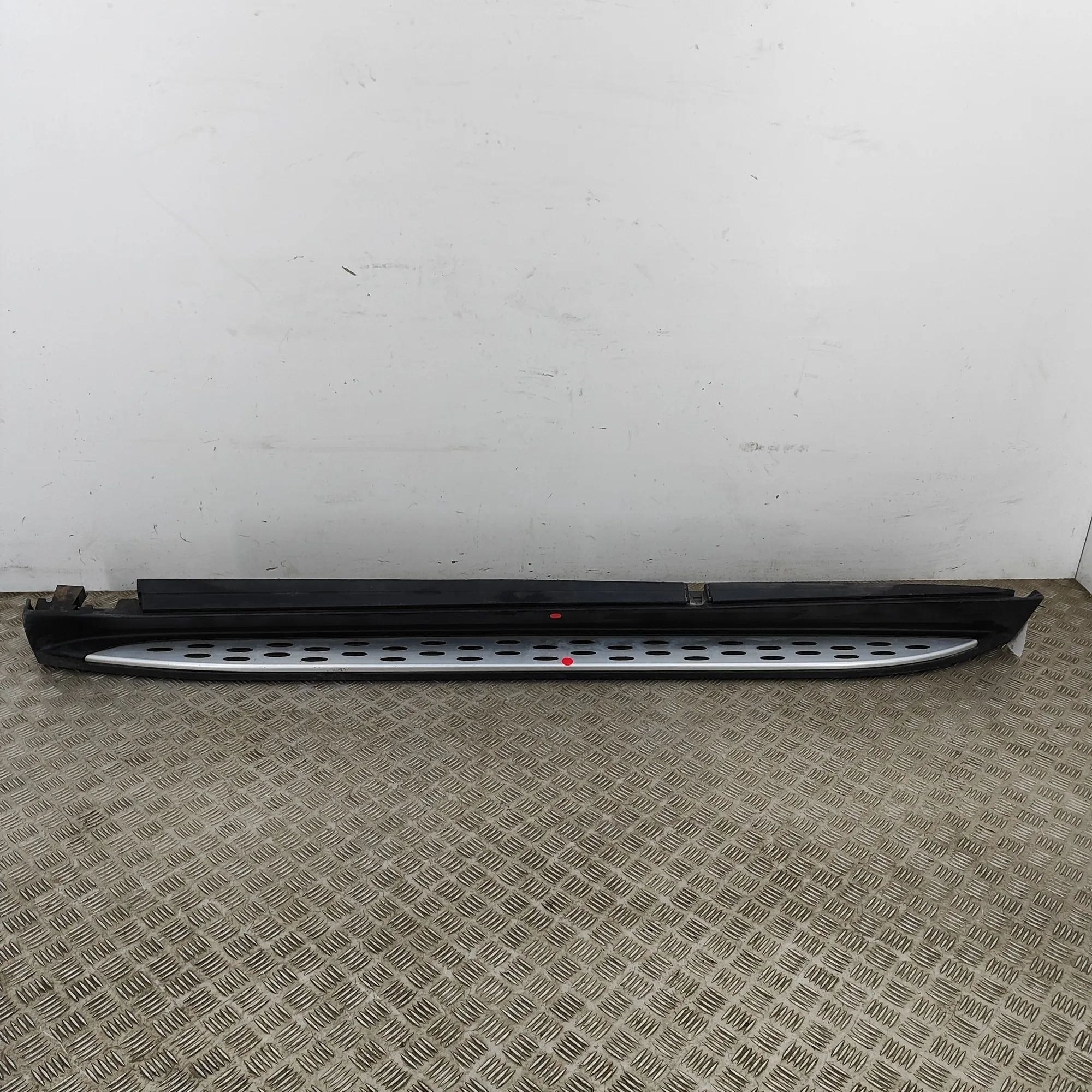 Mercedes-Benz ML / GLE (W166) Left Side Plastic Sideskirt Cover Left Side Plastic Sideskirt Cover — MERCEDES BE...