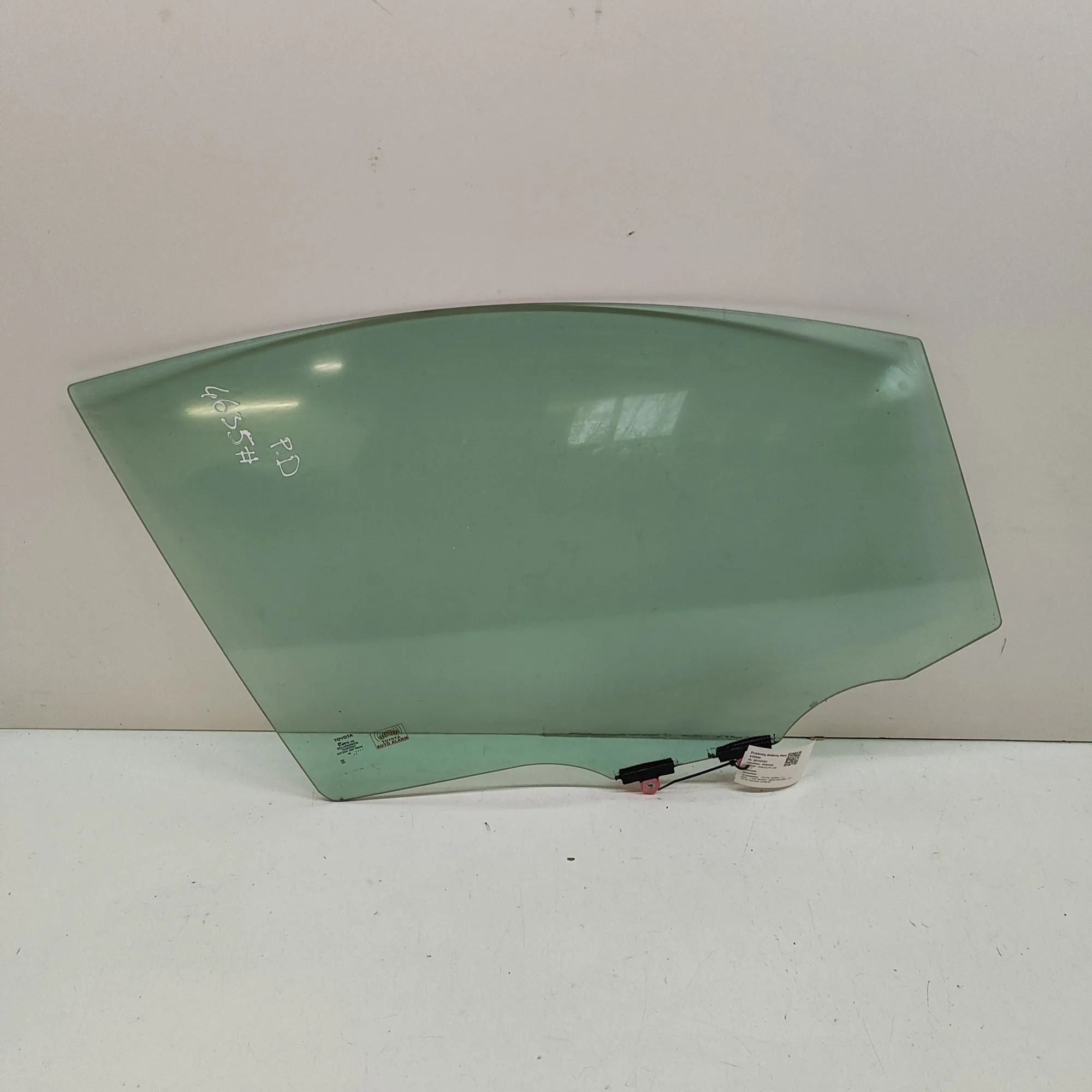Toyota Sienna Front Right Door Window Front Right Door Window — TOYOTA SIENNA (_L4_) ...