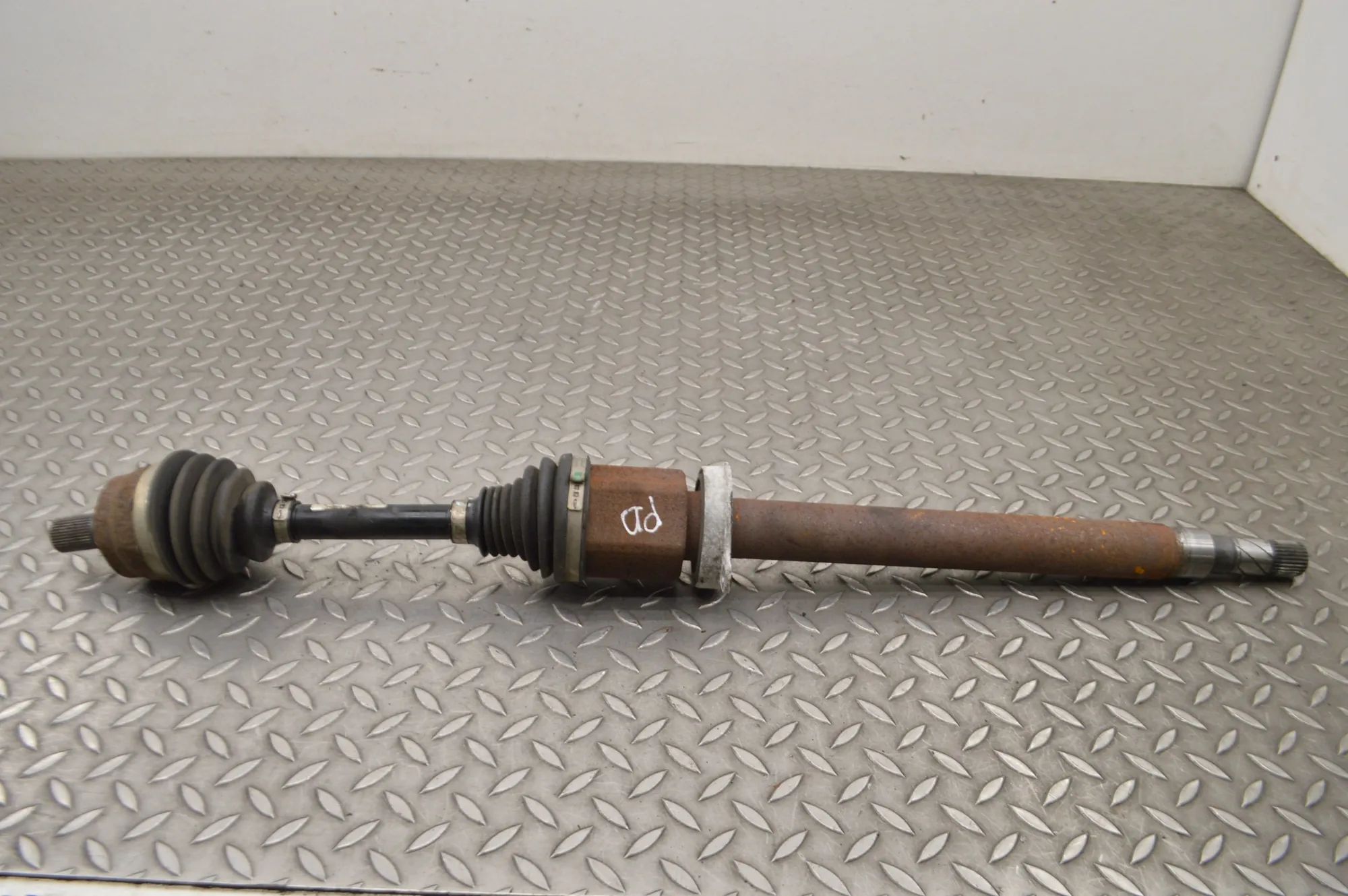 Volvo V40 Front Right Driveshaft Front Right Driveshaft — VOLVO V40 (Hatchback) ...