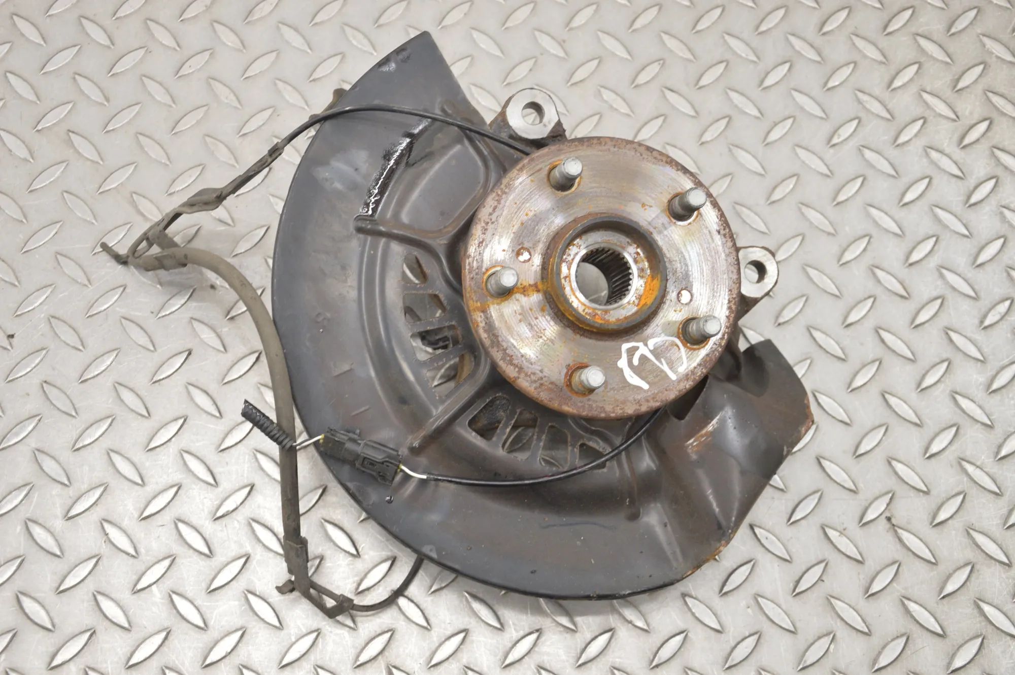Lexus ES Front Right Wheel Hub Front Right Wheel Hub — LEXUS ES (_Z10_, _A10_,...