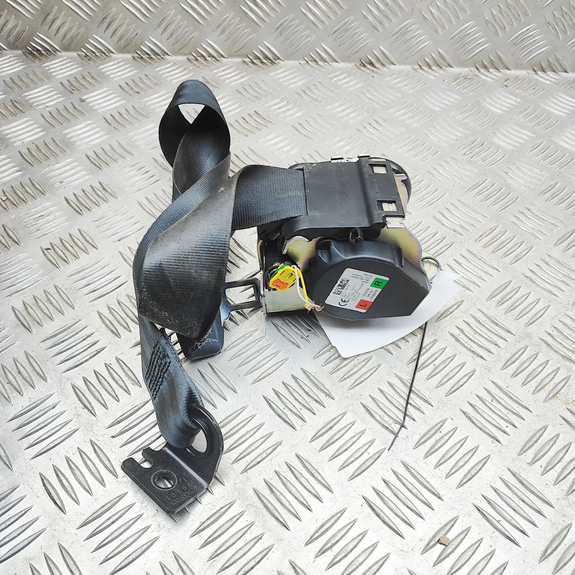 Land Rover Range Rover Velar Rear Right Seatbelt Rear Right Seatbelt — LAND ROVER RANGE ROVER VE...