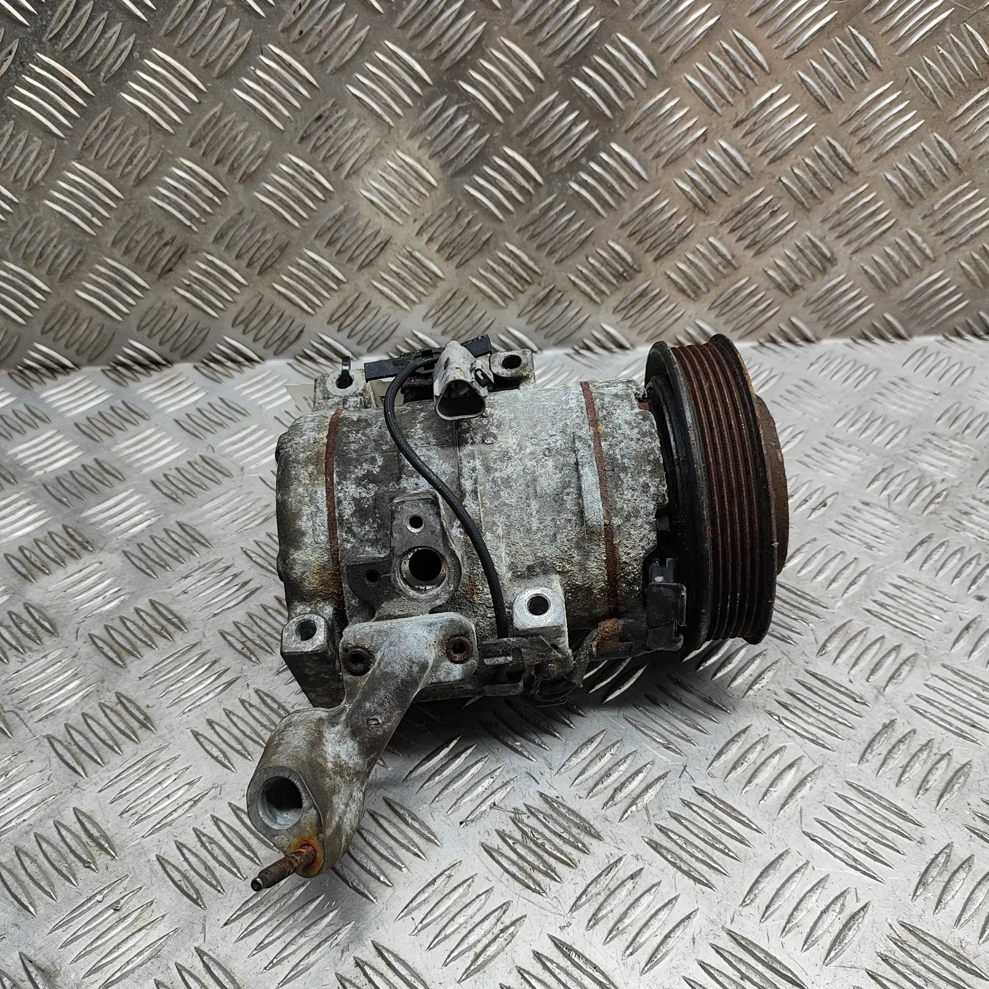 Lexus RX Air-conditioning compressor Air-conditioning compressor — LEXUS RX (MCU15) ...