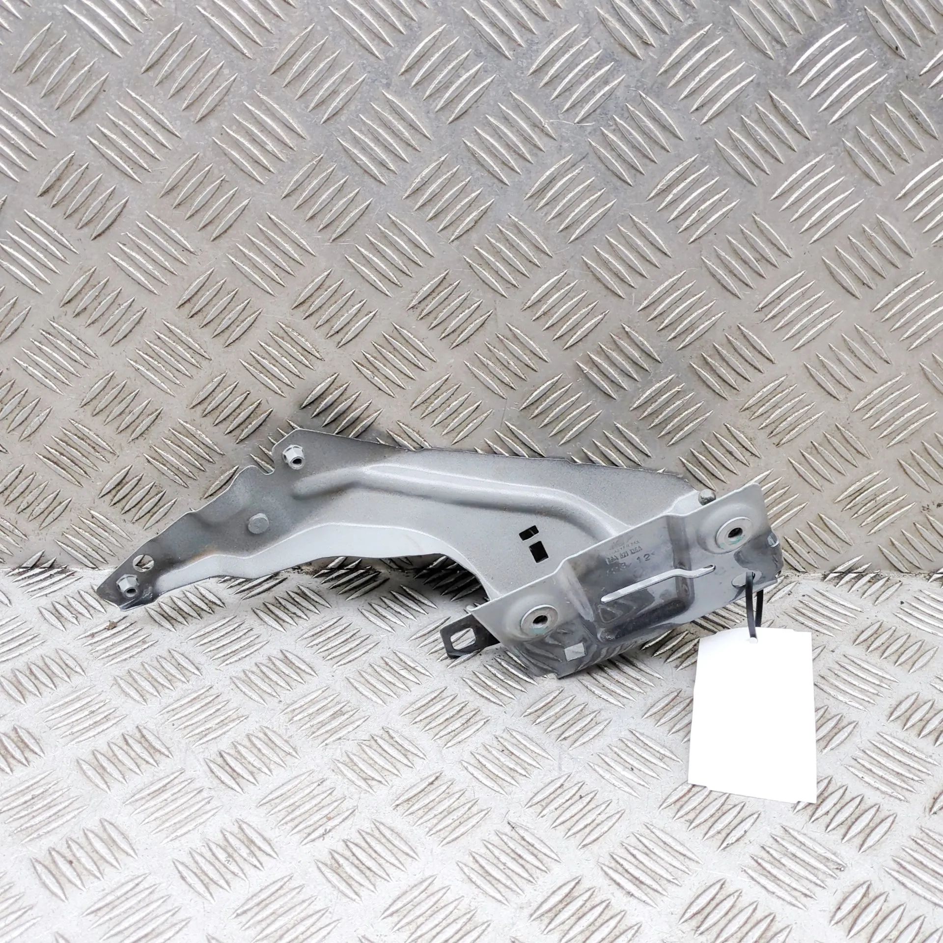Audi Q3 (F3) Fender bracket — front right Fender bracket — front right — AUDI Q3 (Sportba...