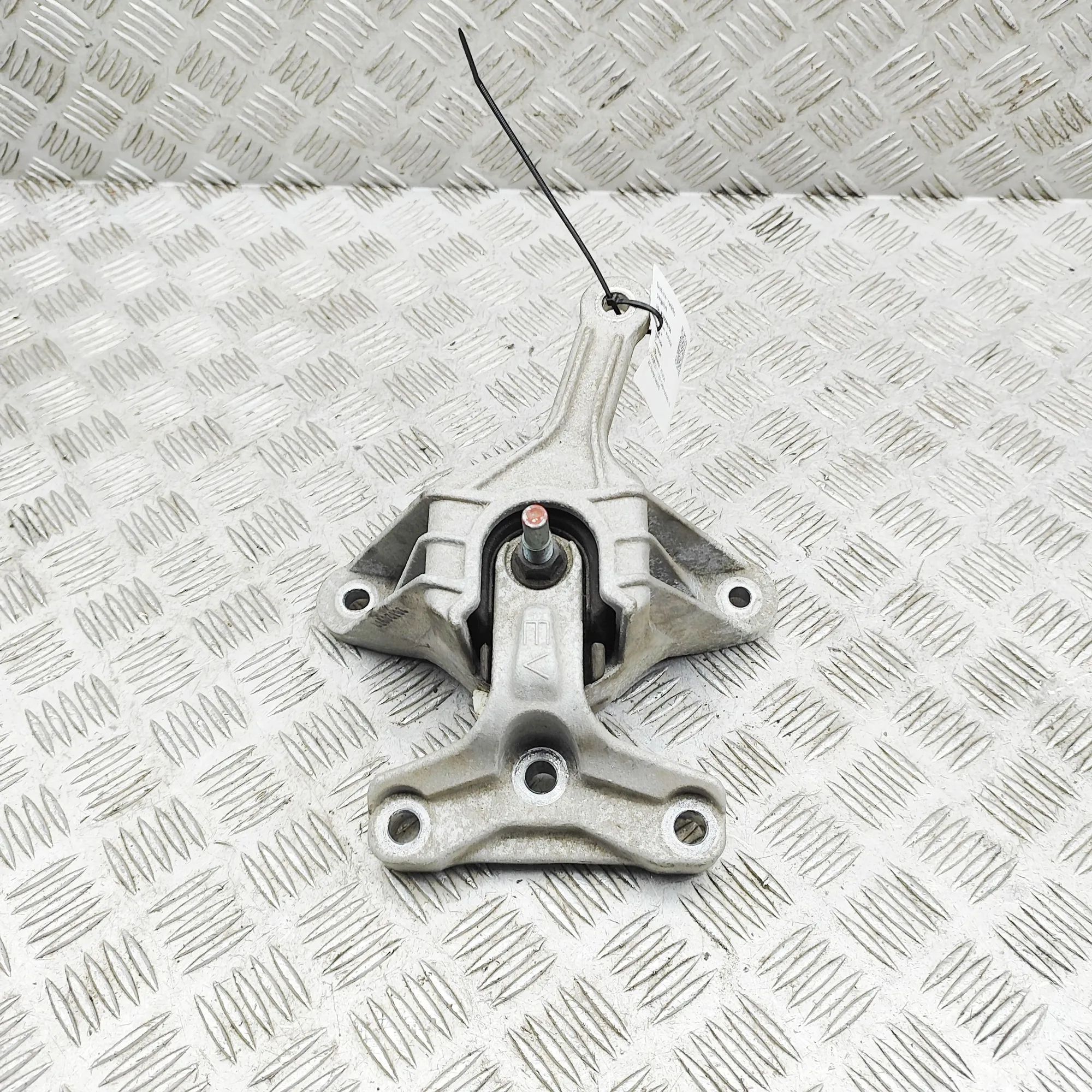 Hyundai Kona Right Side Engine Mount Right Side Engine Mount — HYUNDAI KONA (2017-.....