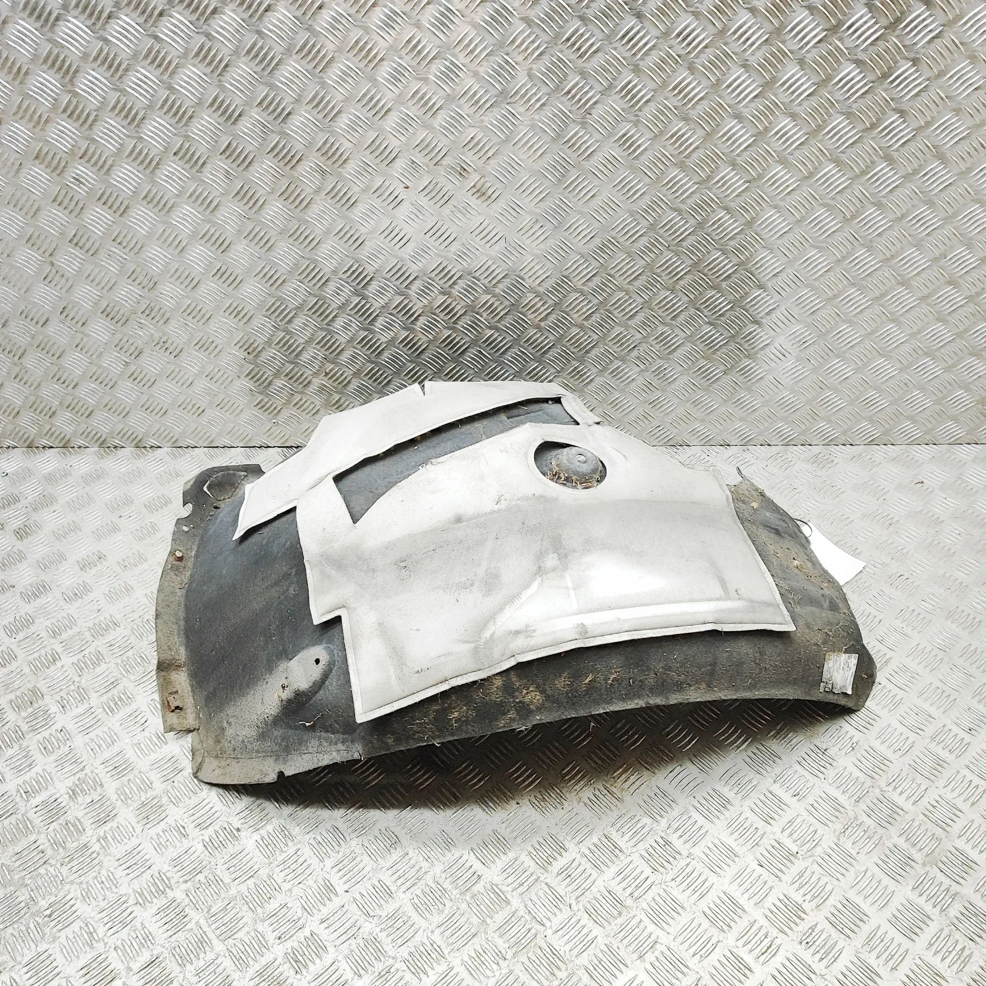 Land Rover Range Rover Sport (L494) Wheel arch liner — front — right — rear section Wheel arch liner — front — right — rear section...